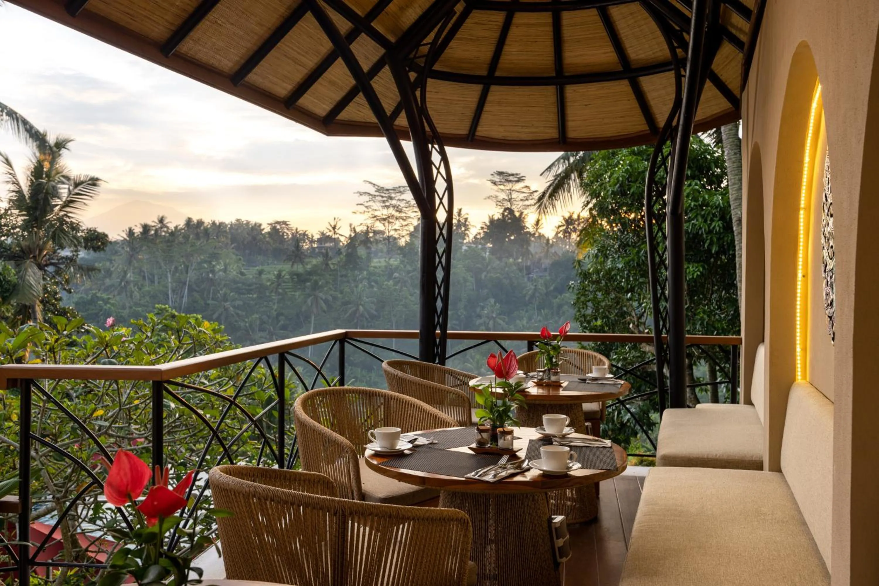 Restaurant/places to eat in Jannata Resort and Spa