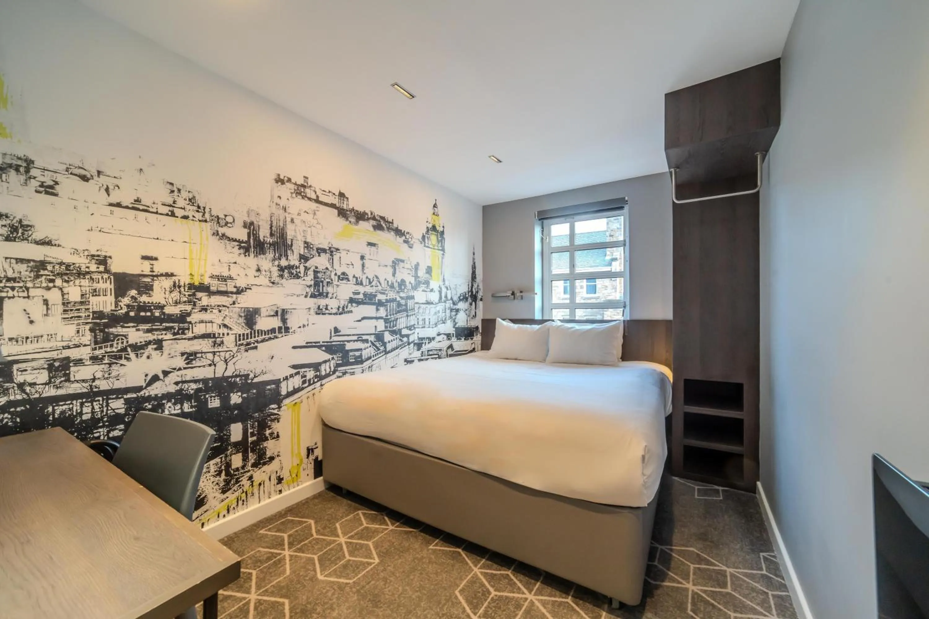 Bedroom, Bed in KM Hotel