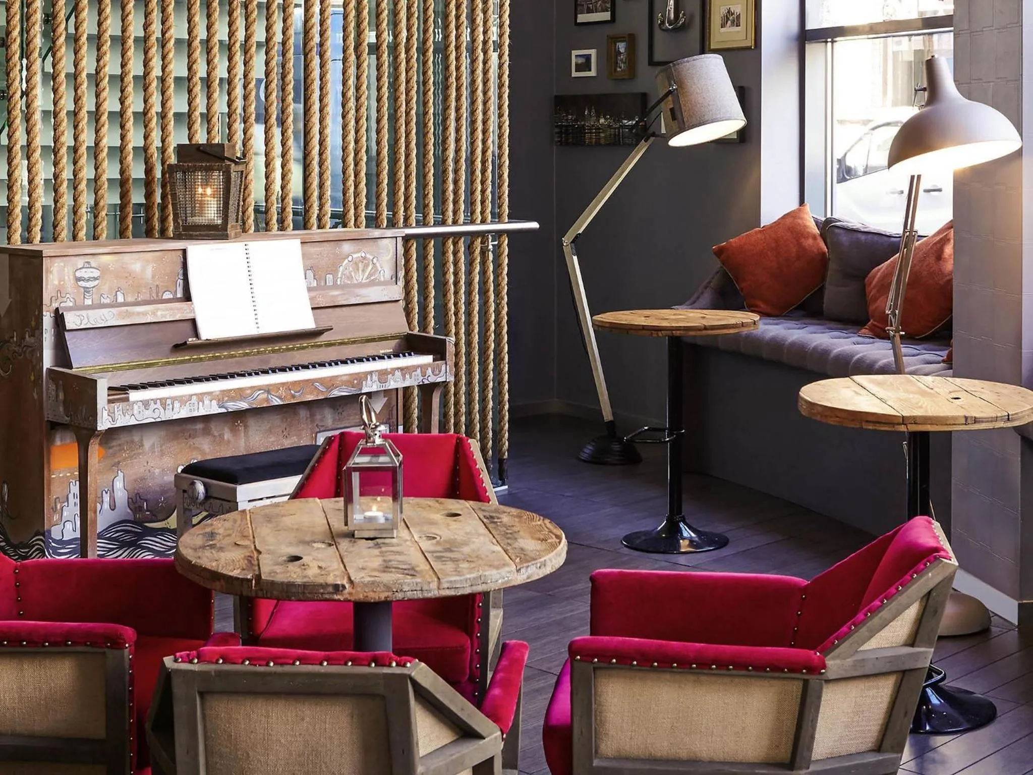 Lounge or bar in Novotel Liverpool Centre