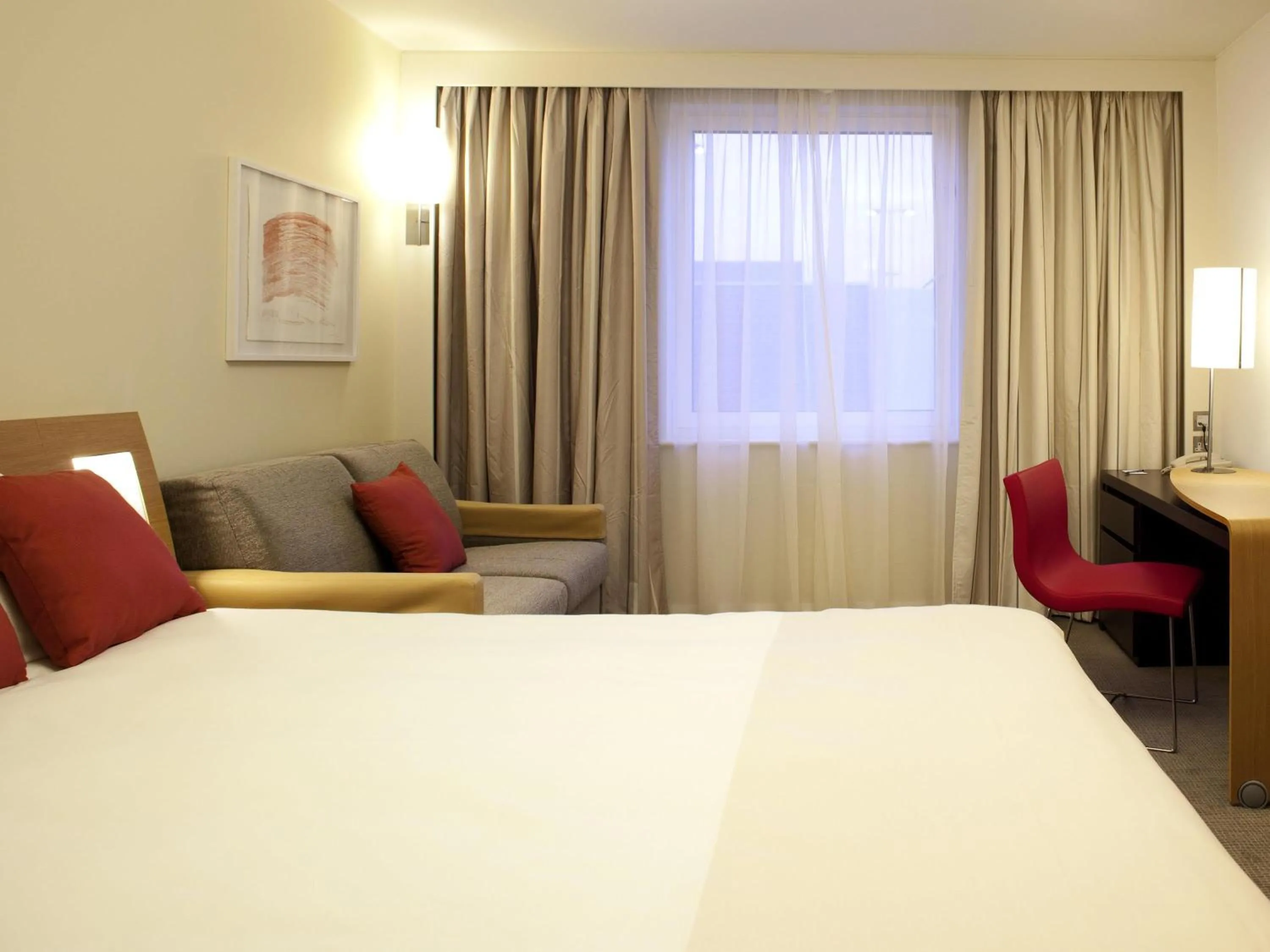 Bedroom, Bed in Novotel Liverpool Centre