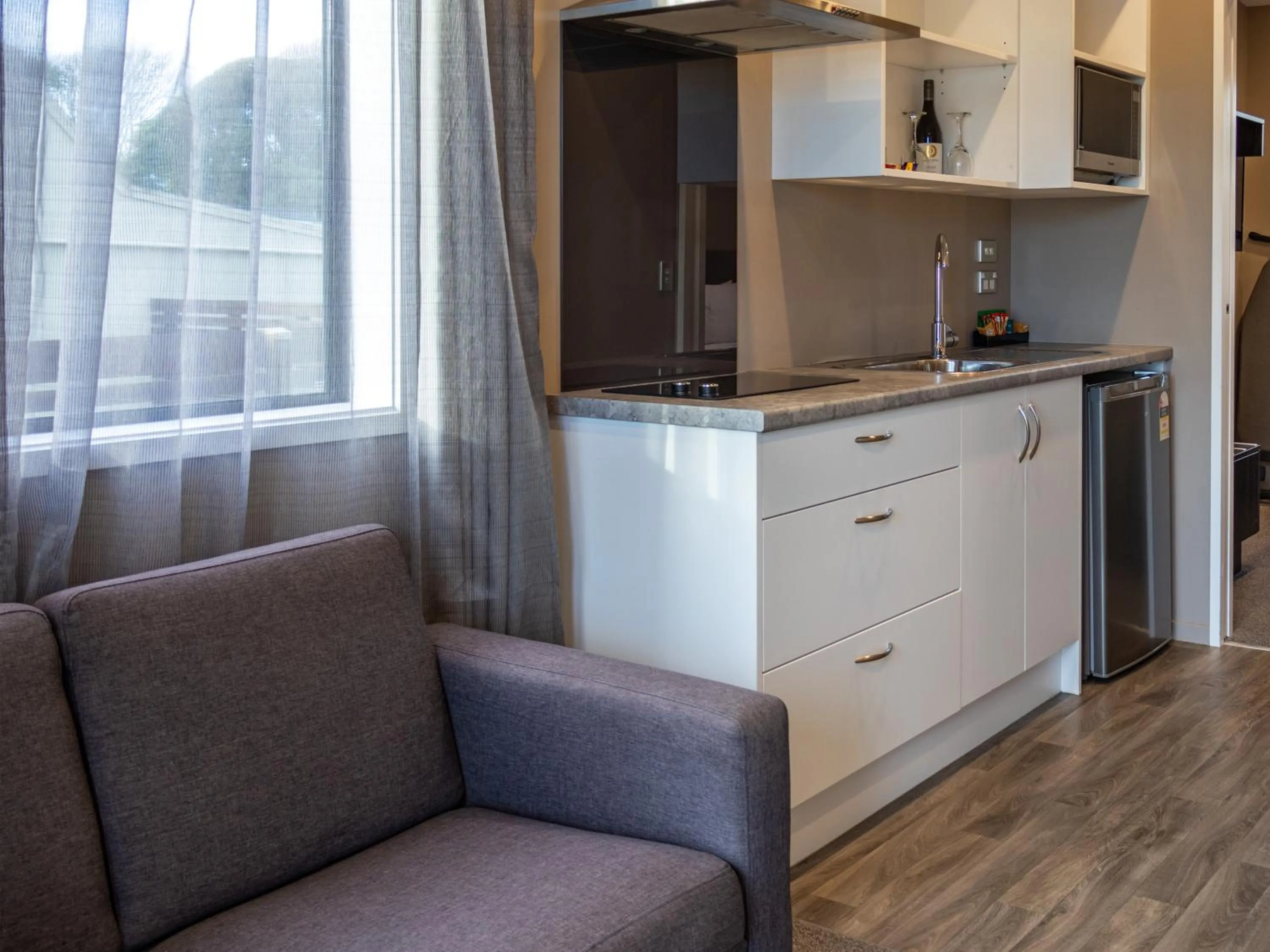 Kitchen or kitchenette in Paroa Hotel