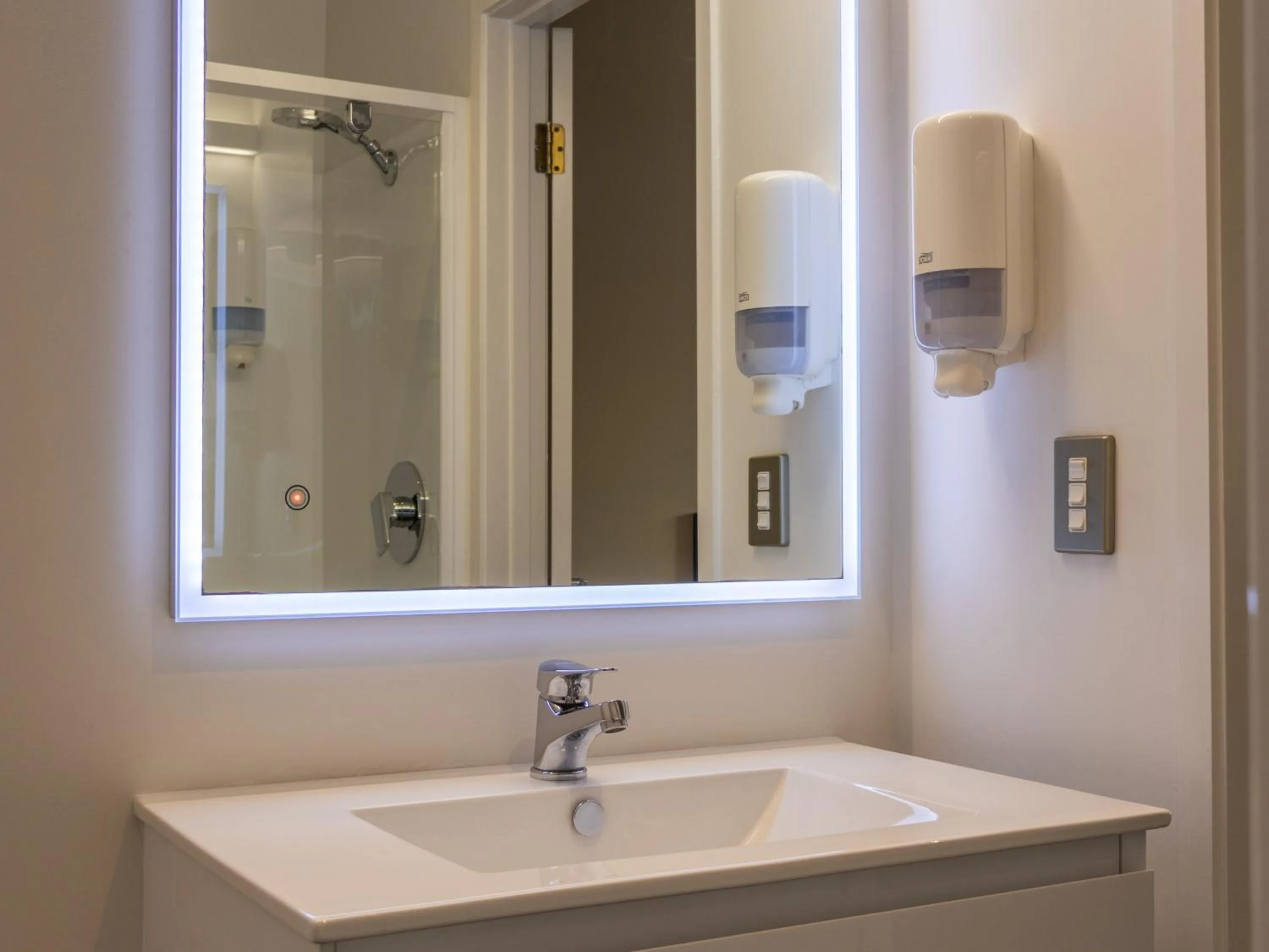 Bathroom in Paroa Hotel