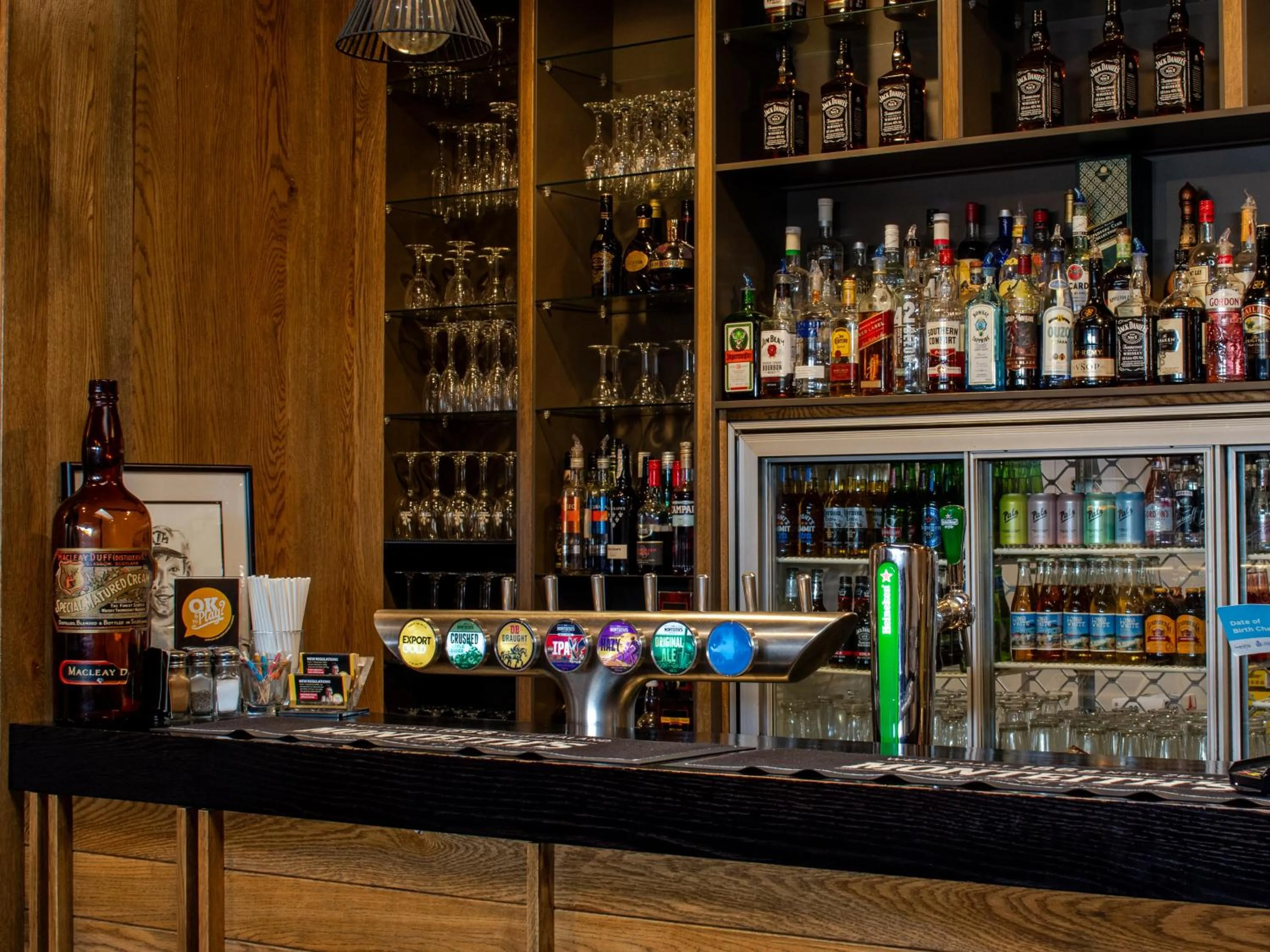 Restaurant/places to eat in Paroa Hotel