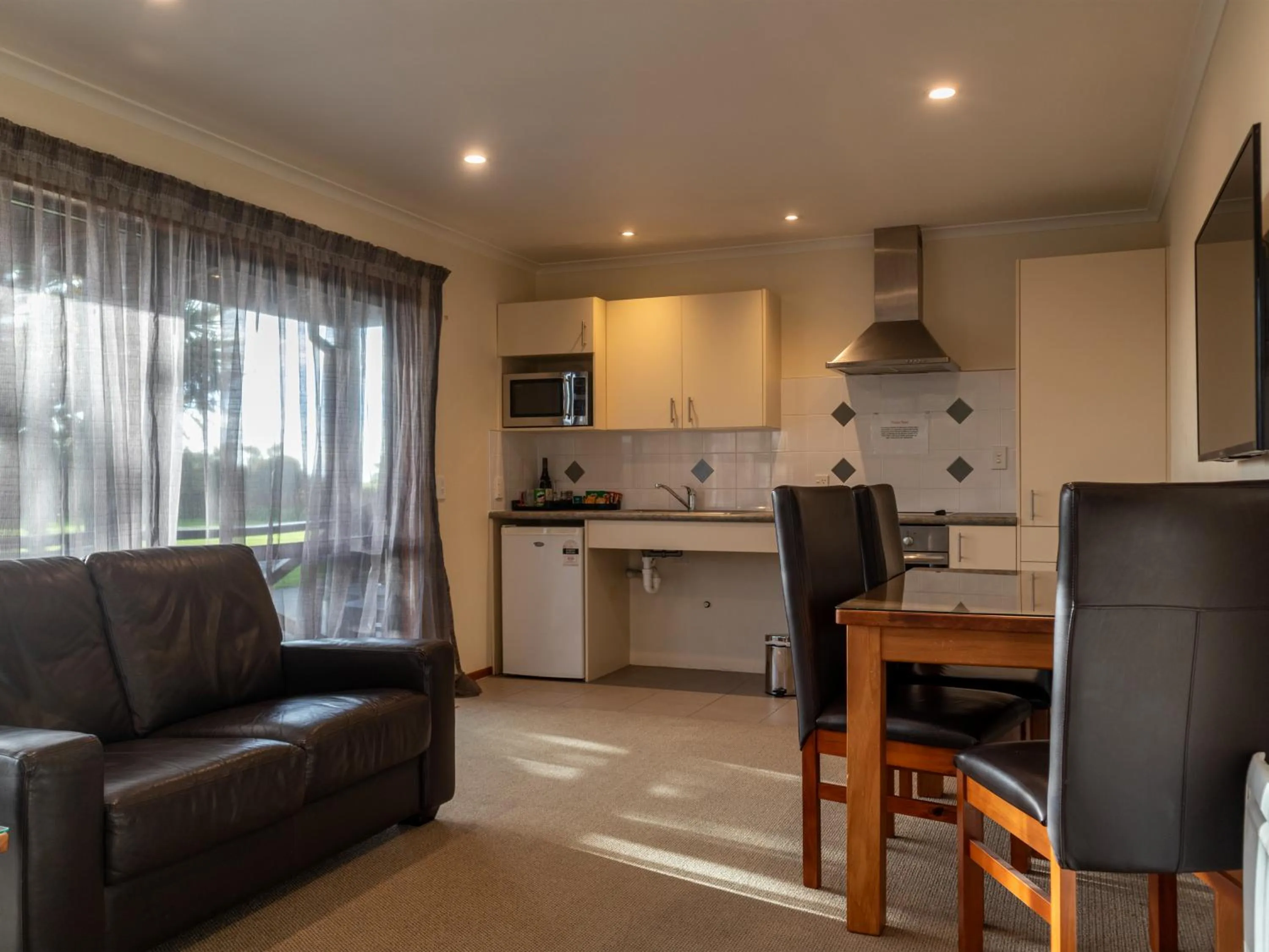 Kitchen or kitchenette in Paroa Hotel