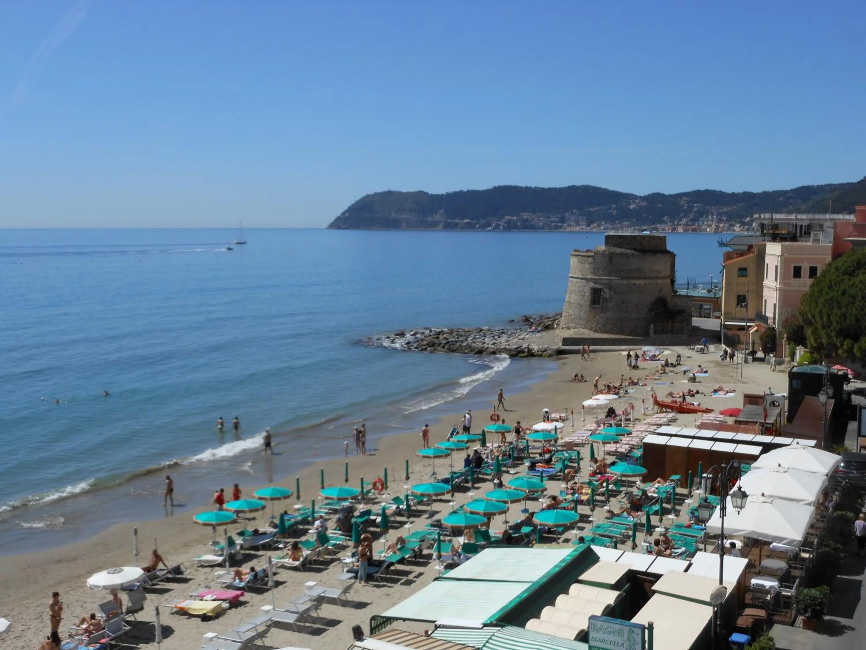 Restaurant/places to eat in Residence Fanny