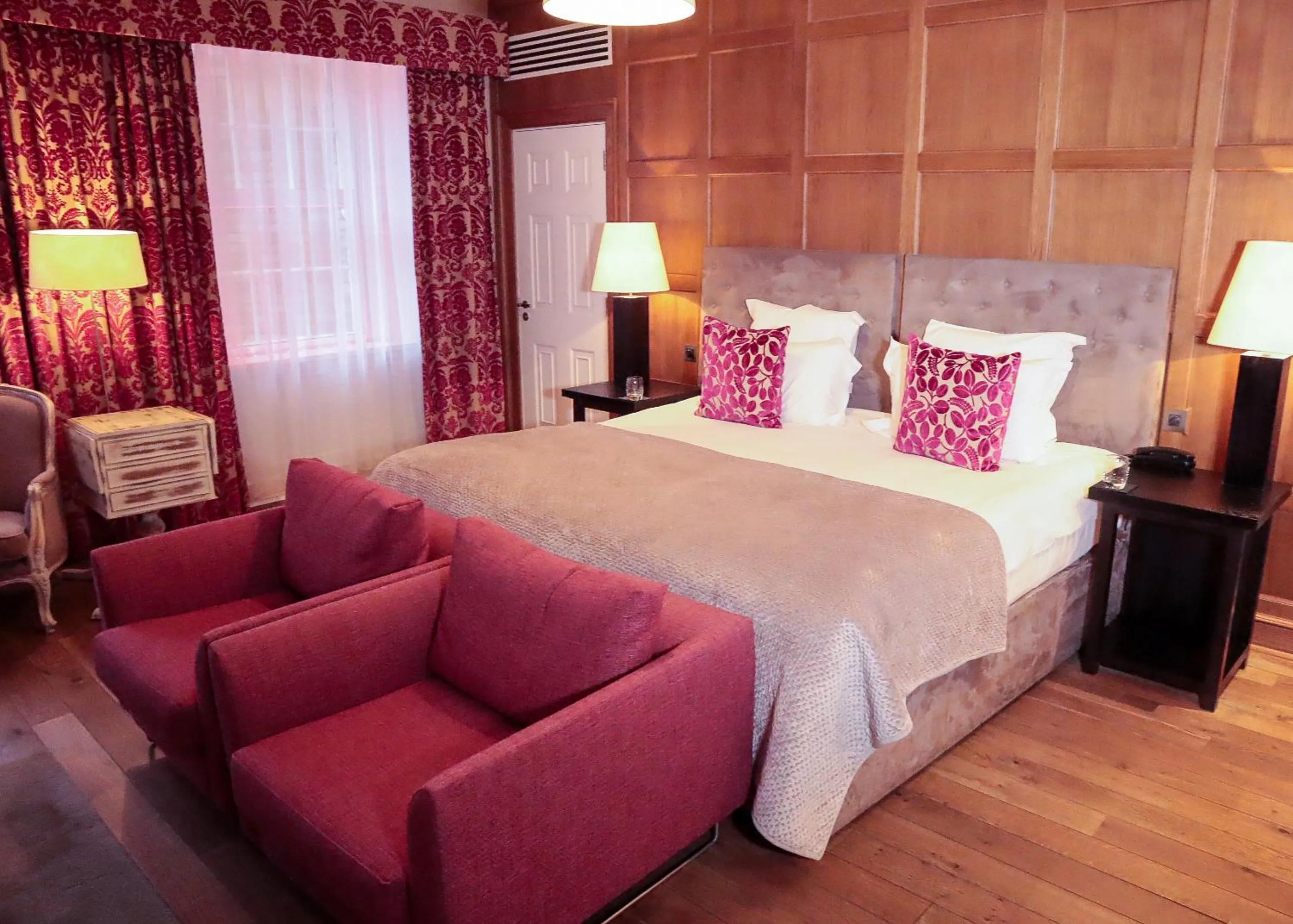 Bedroom, Bed in Tigerlily