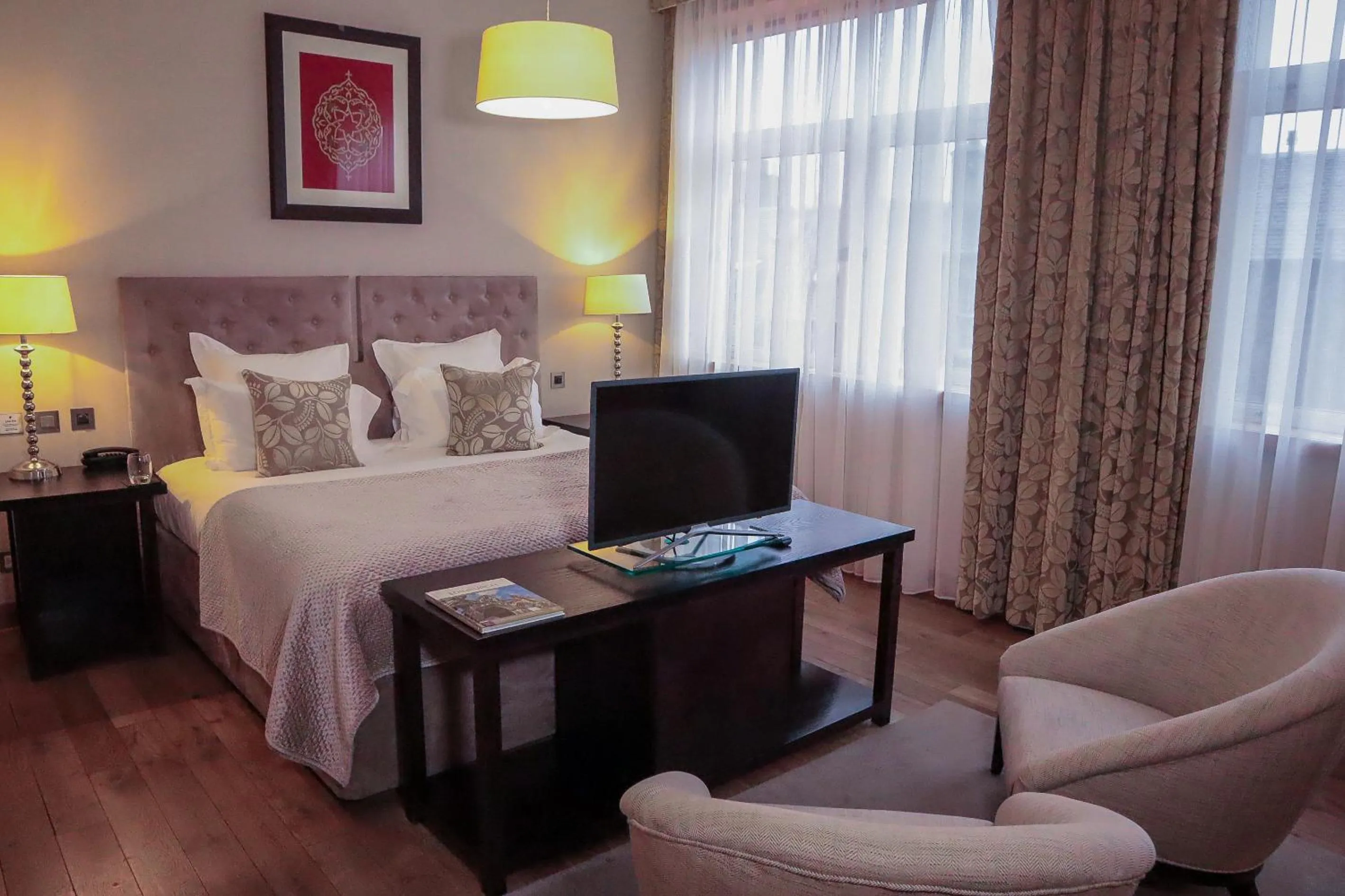 Guests, Bed in Tigerlily