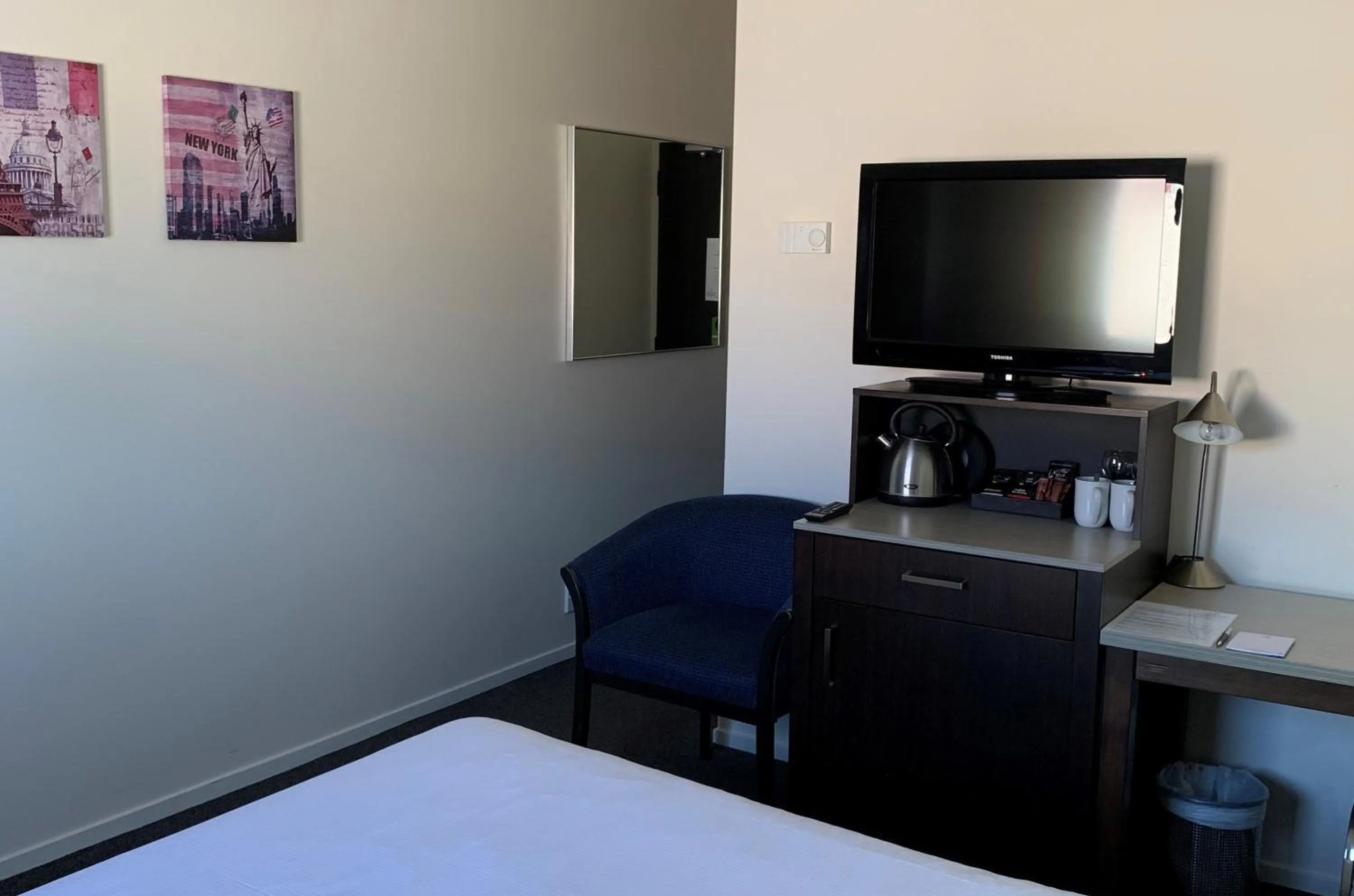 TV and multimedia, Bed in Distinction New Plymouth Hotel
