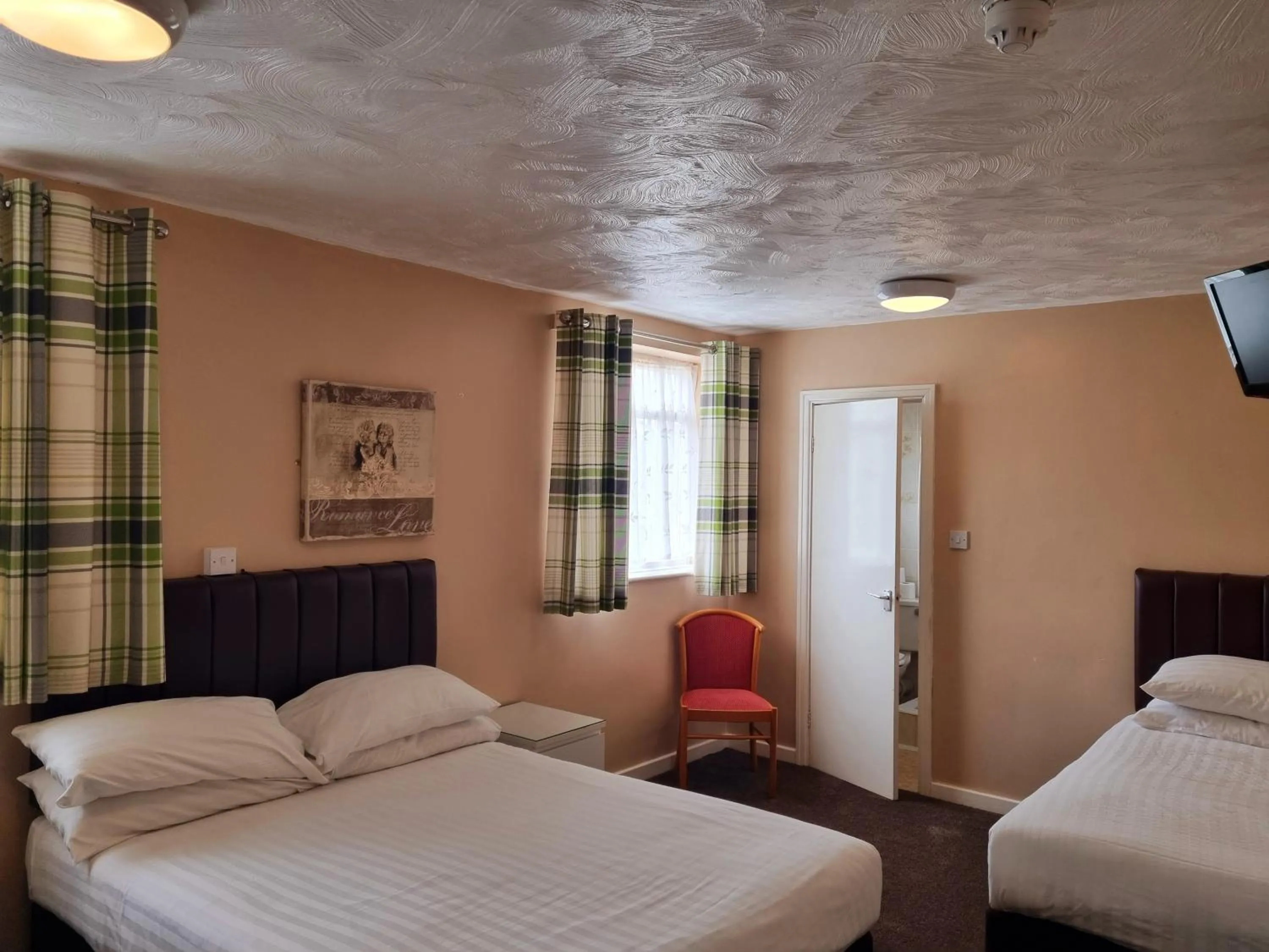 Photo of the whole room, Bed in The Beechfield Hotel