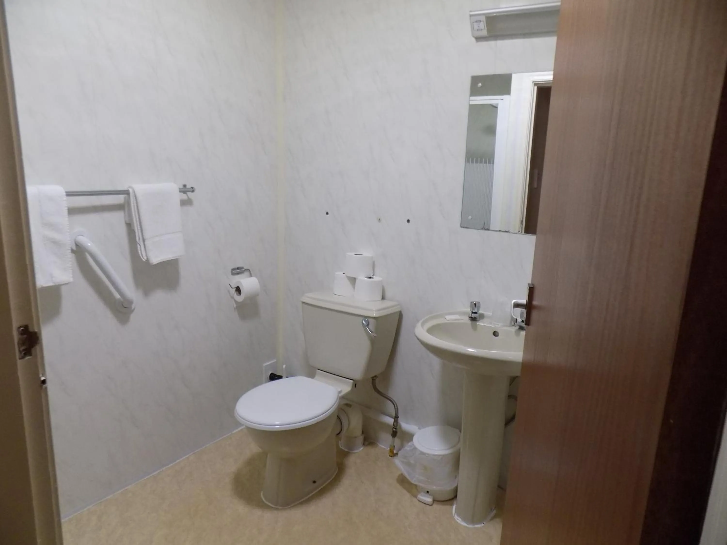 Bathroom in The Beechfield Hotel