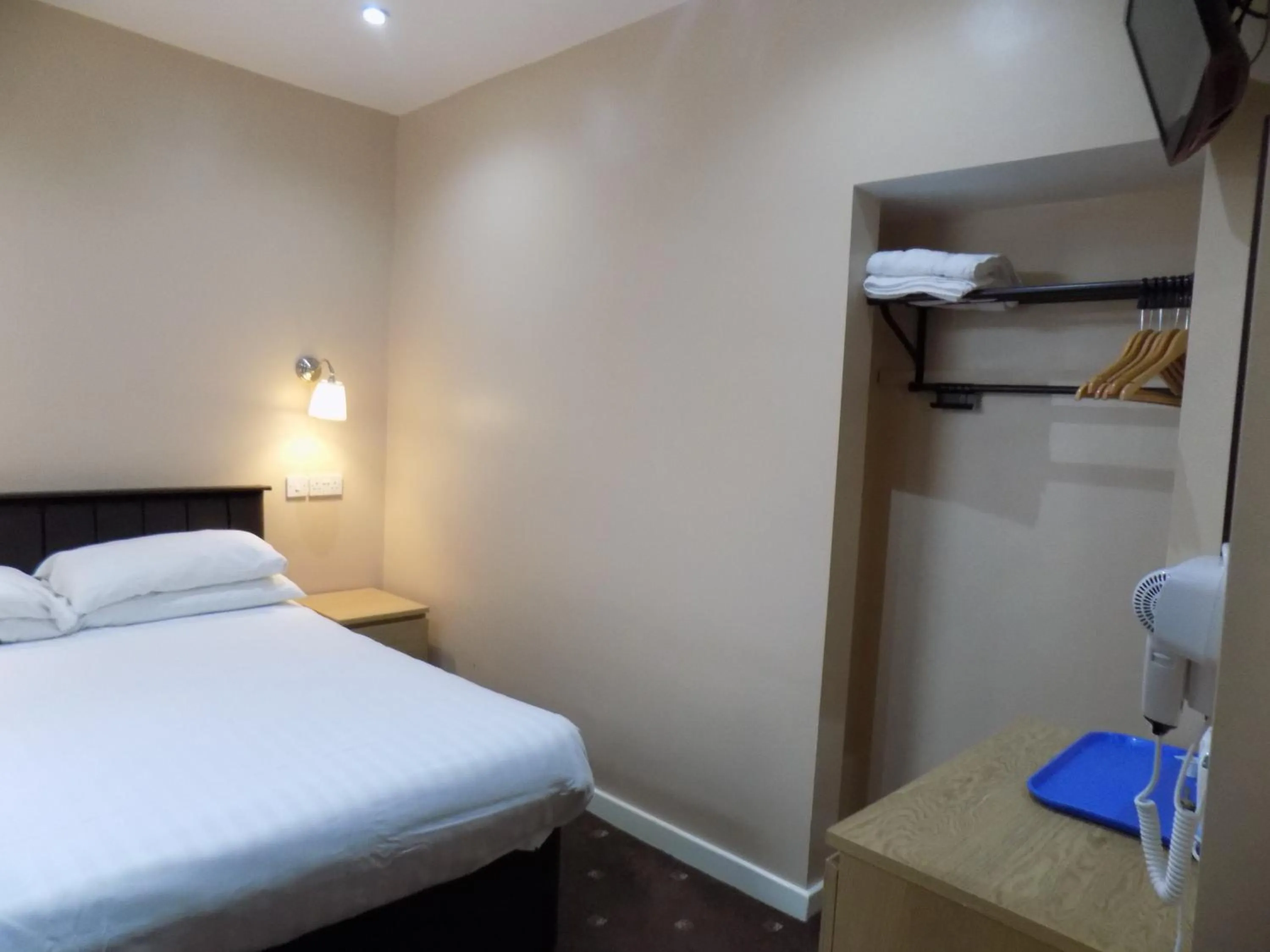 Bed in The Beechfield Hotel