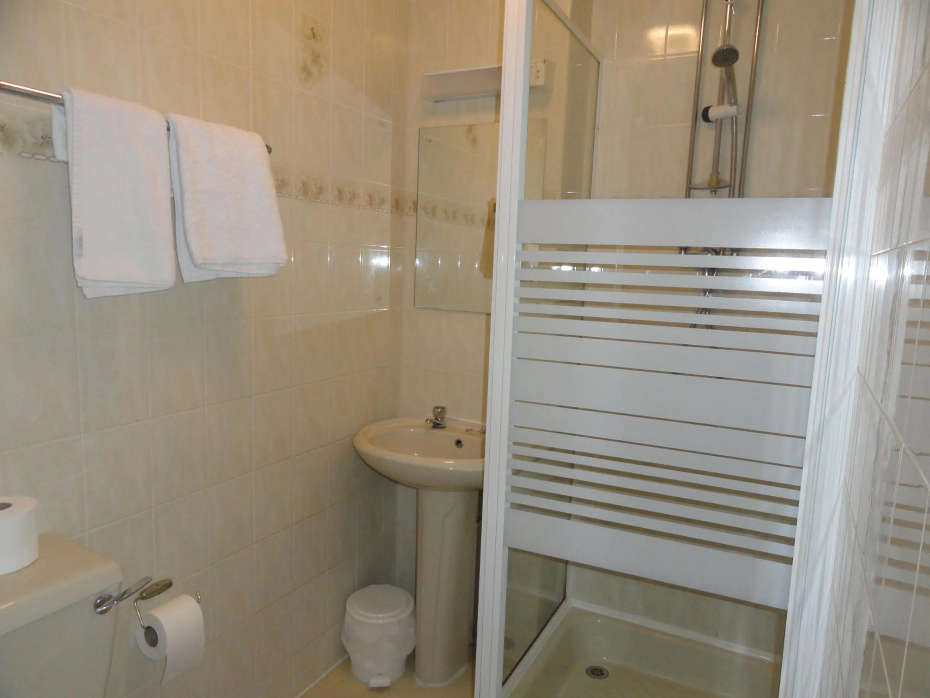 Bathroom in The Beechfield Hotel