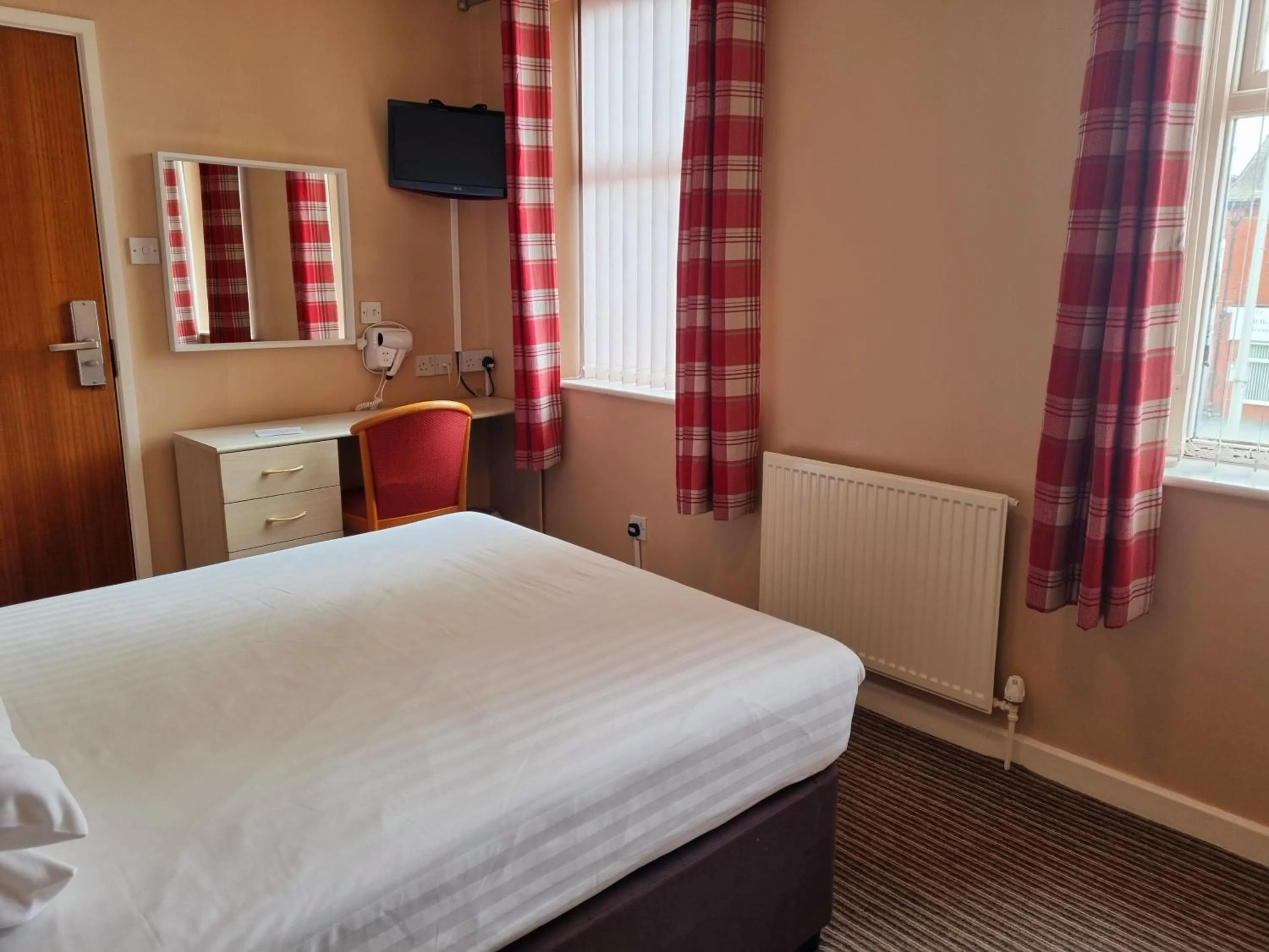 Photo of the whole room, Bed in The Beechfield Hotel