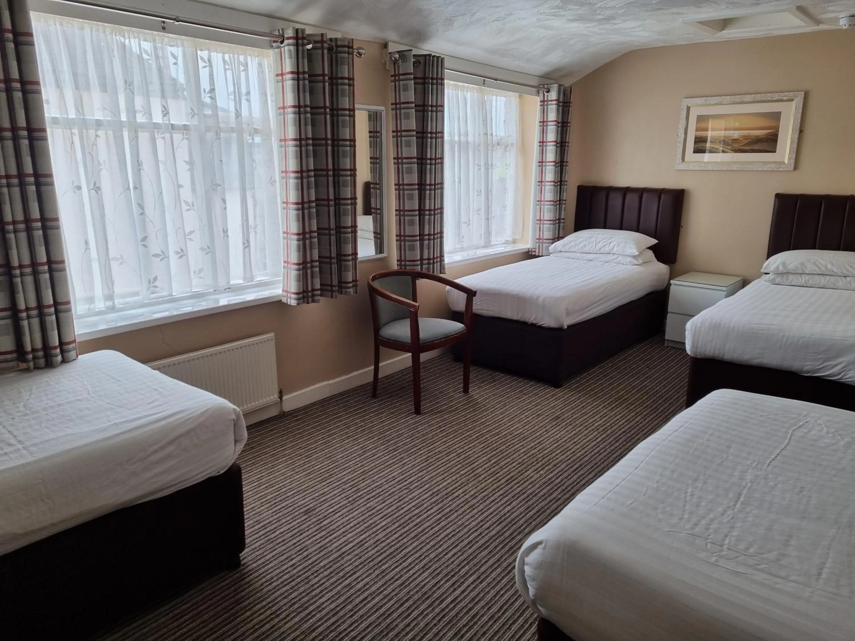 bunk bed, Bed in The Beechfield Hotel