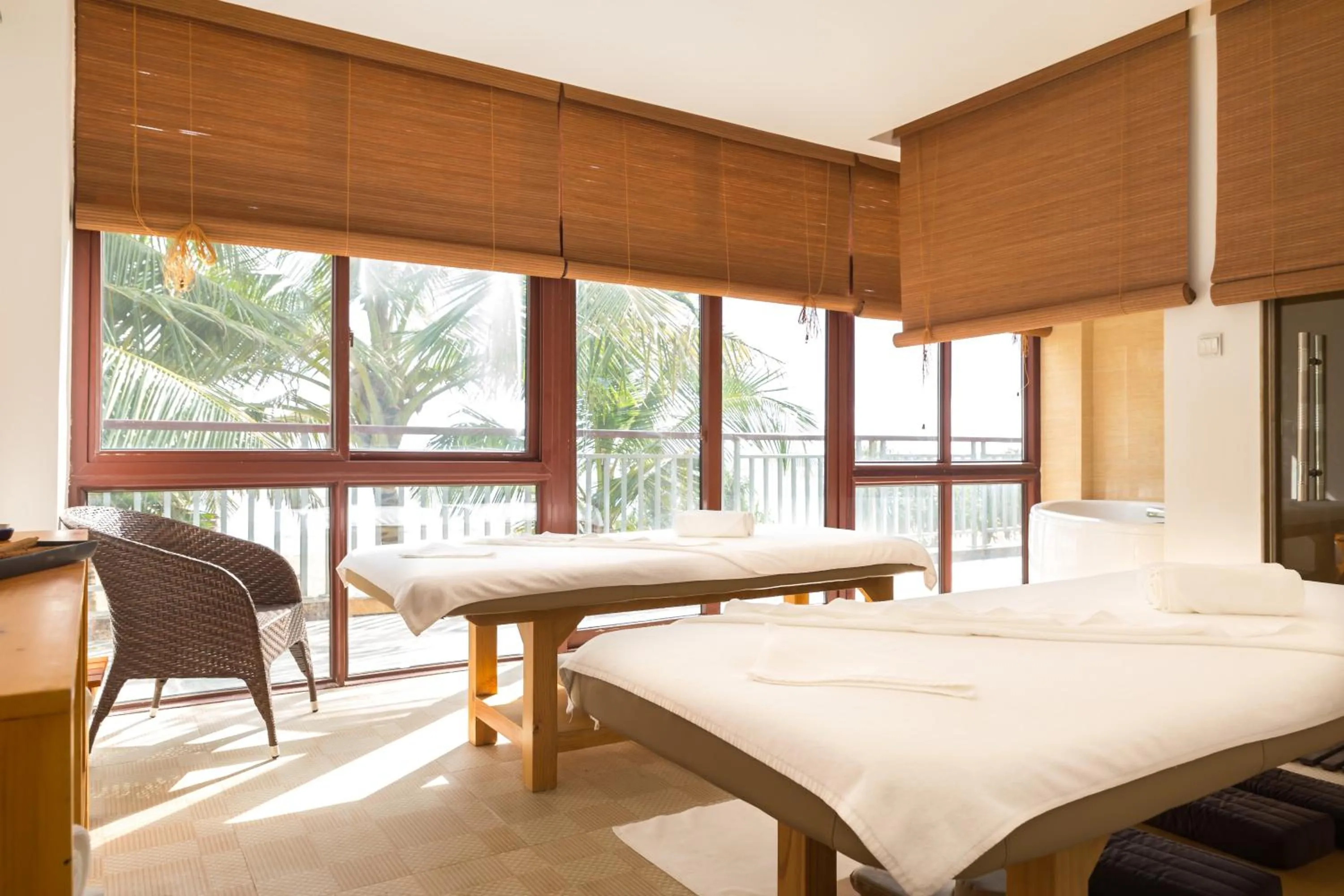 Spa and wellness centre/facilities, Bed in Jie Jie Beach Hotel