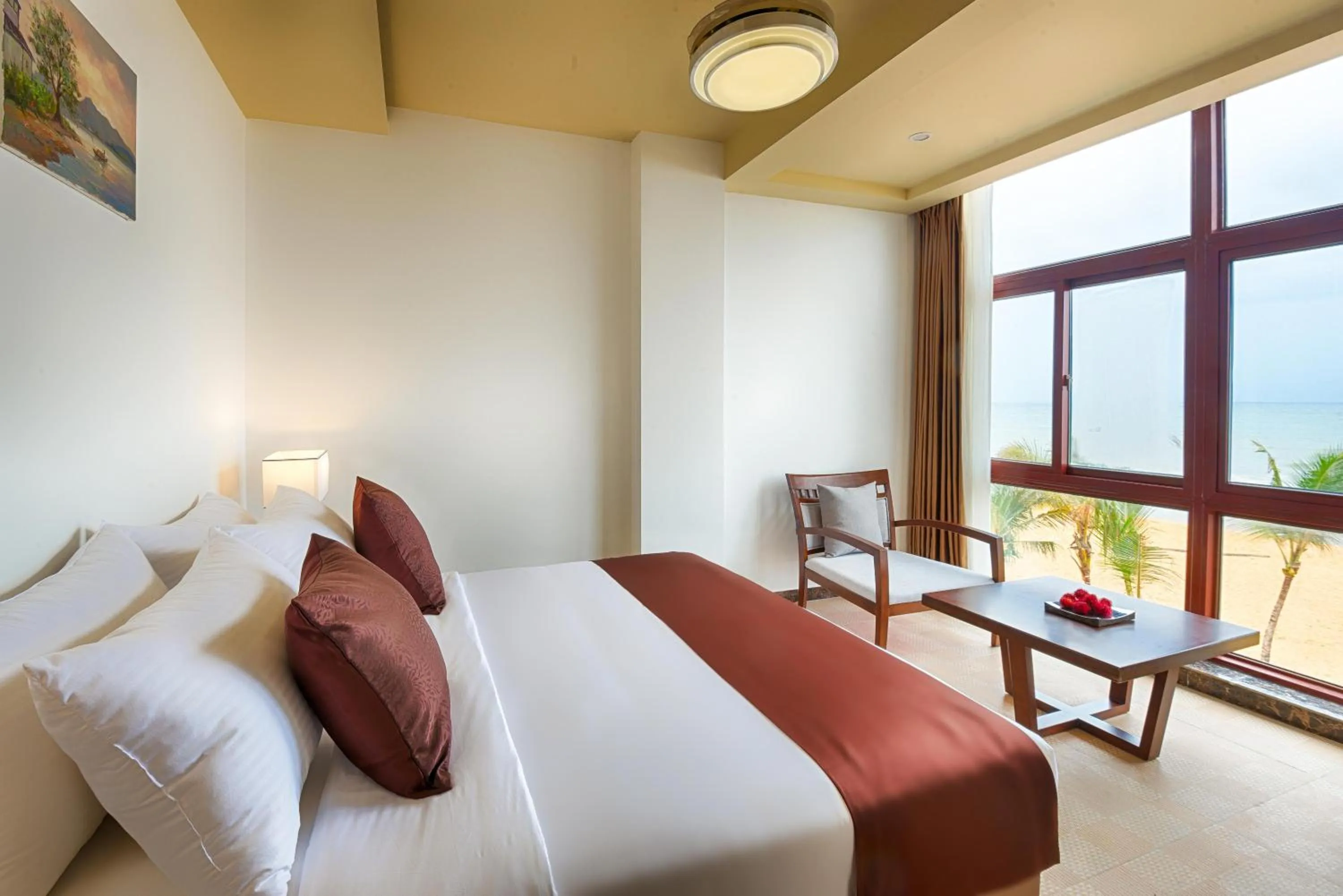 Bedroom, Bed in Jie Jie Beach Hotel