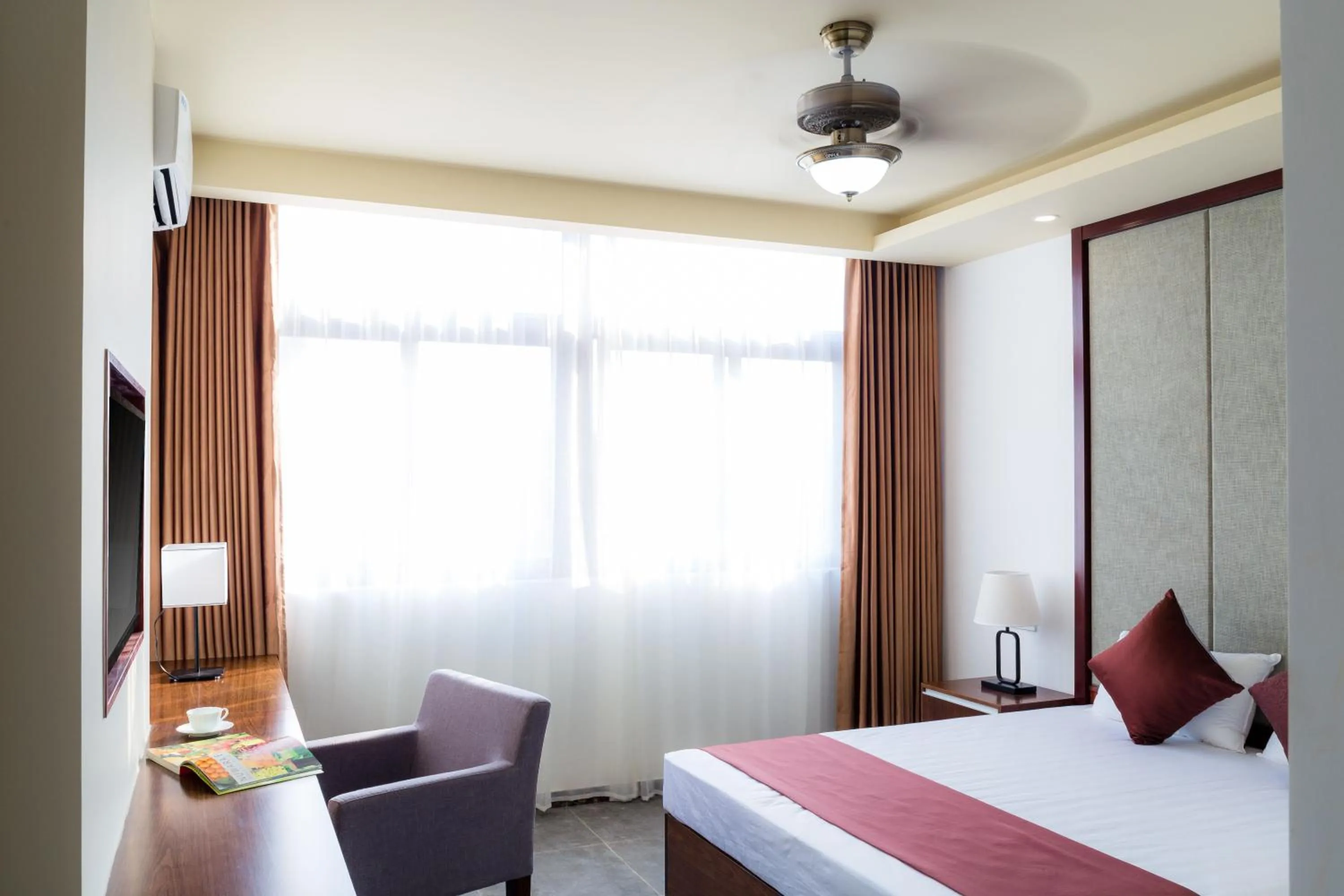 Toilet, Bed in Jie Jie Beach Hotel