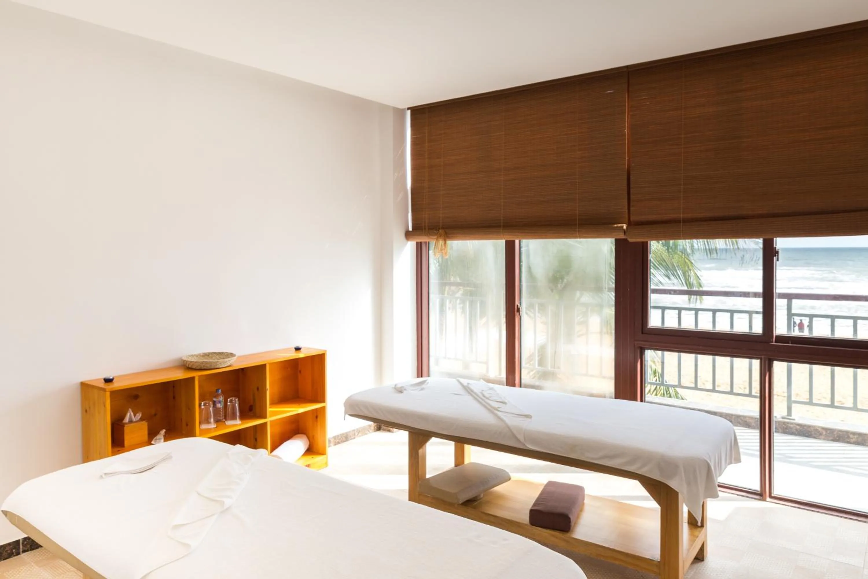 Spa and wellness centre/facilities, Bed in Jie Jie Beach Hotel