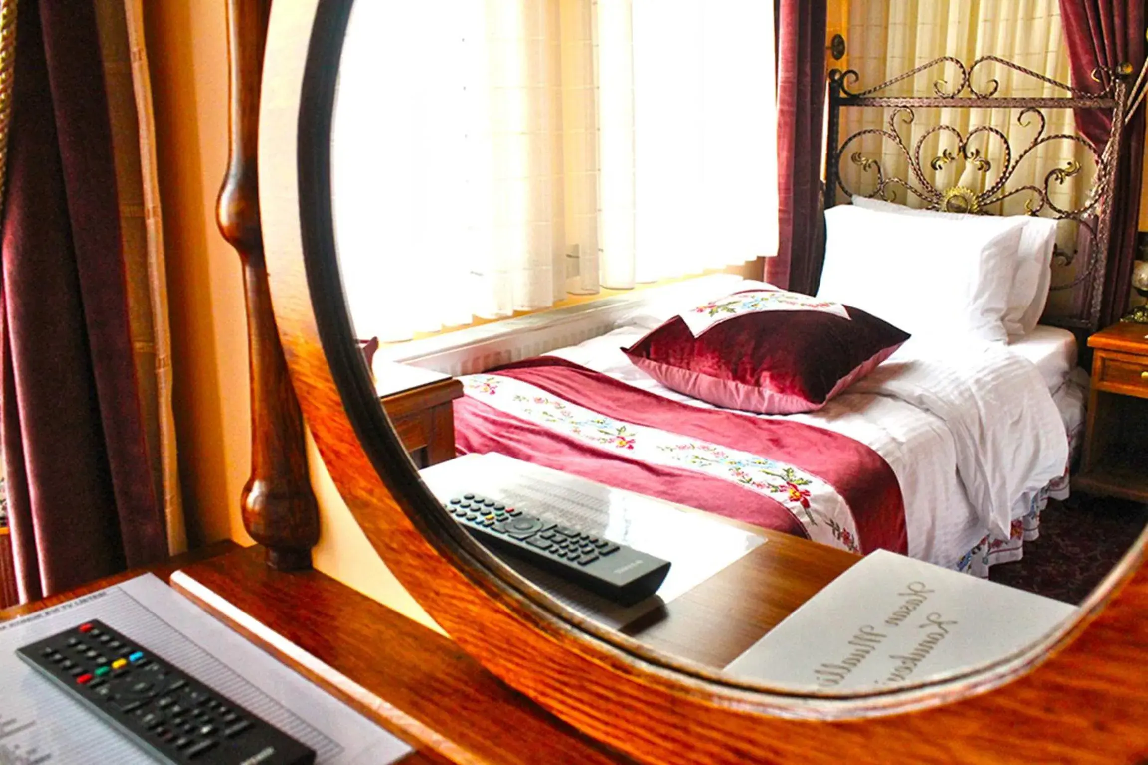 Large Double Room in Aksehir Butik Hotel-Hasan Muallim Konukevi Large Double Room in Aksehir Butik Hotel-Hasan Muallim Konukevi