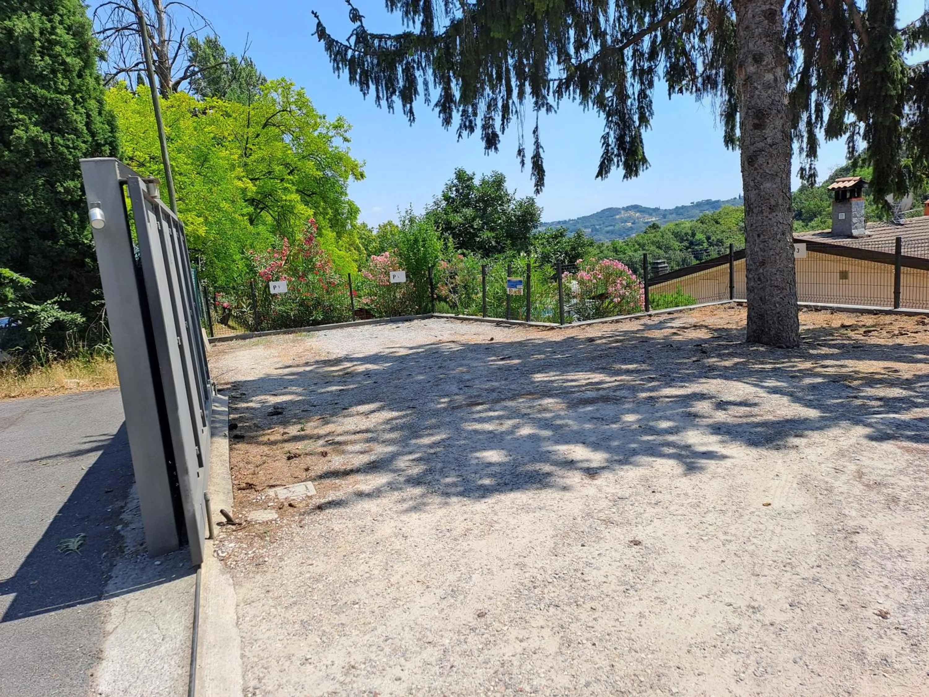 Parking in La Gemma B&B