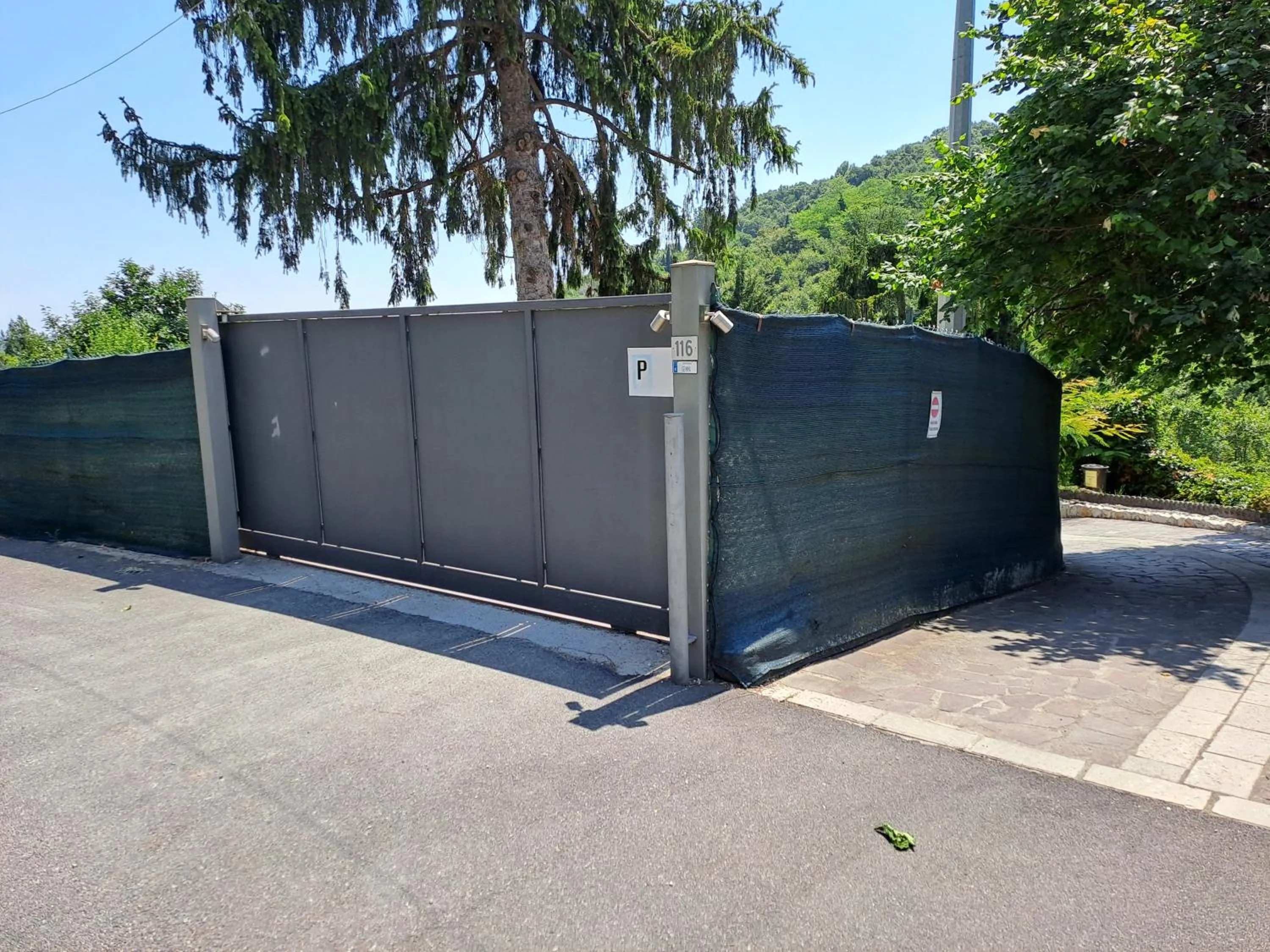 Parking in La Gemma B&B