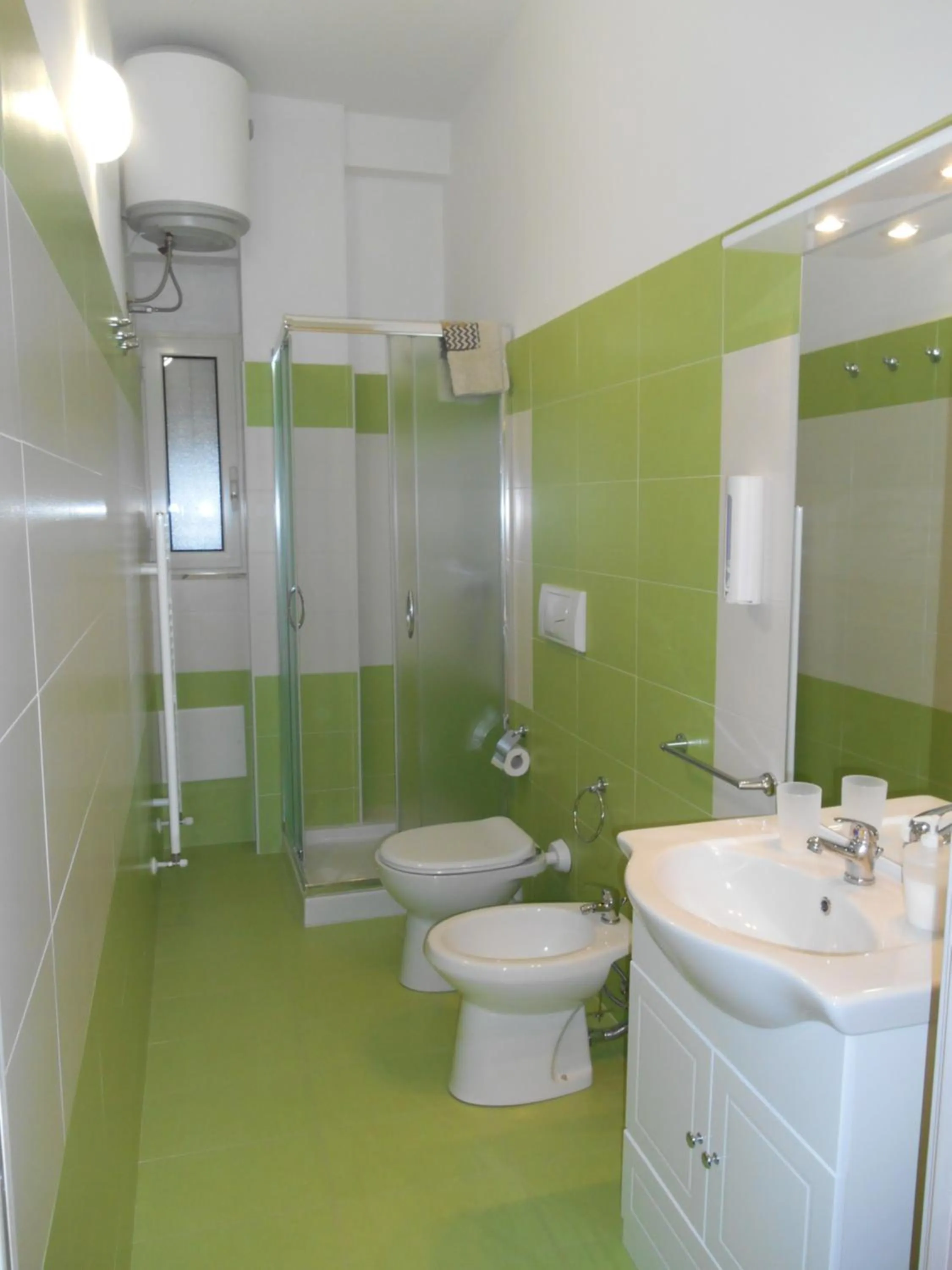 Shower in San Andreas Suites