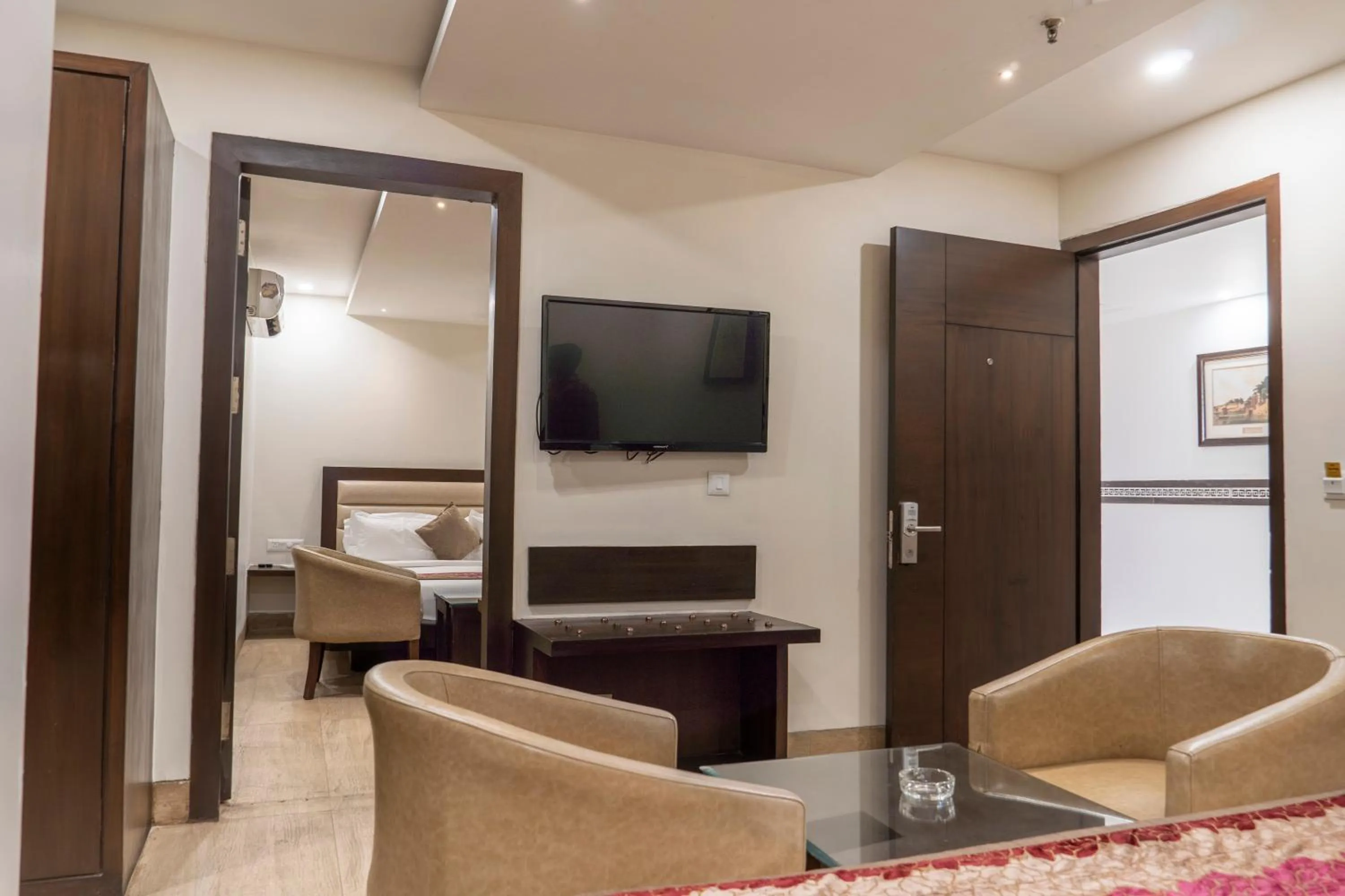 TV and multimedia in Hotel Central Palace