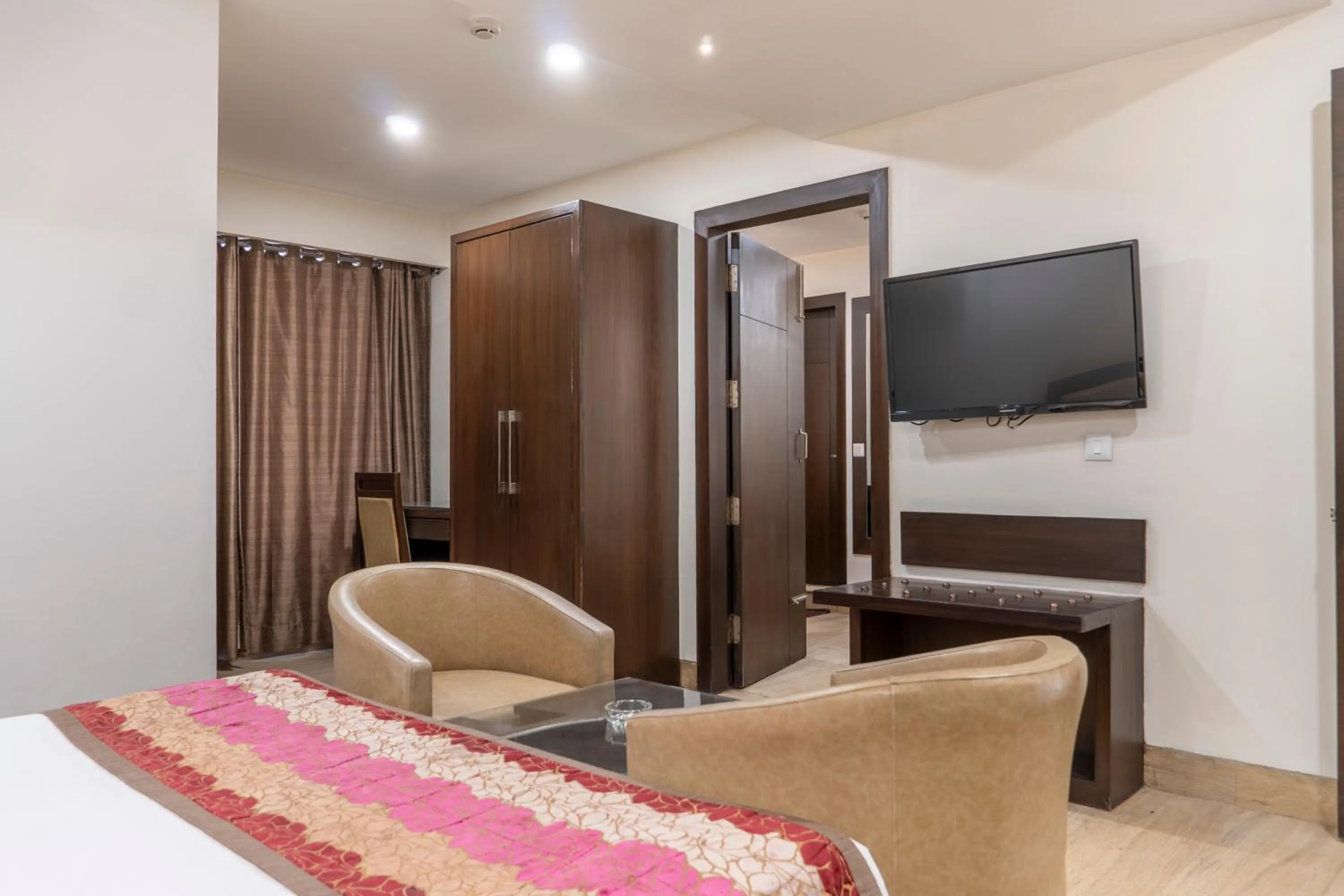 TV and multimedia, Bed in Hotel Central Palace