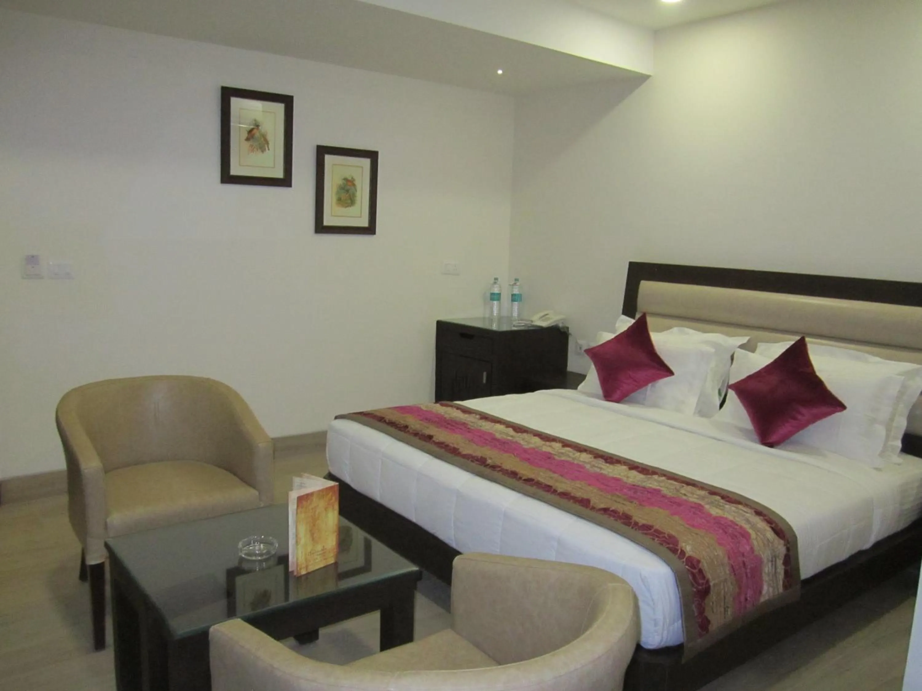 Coffee/tea facilities, Bed in Hotel Central Palace