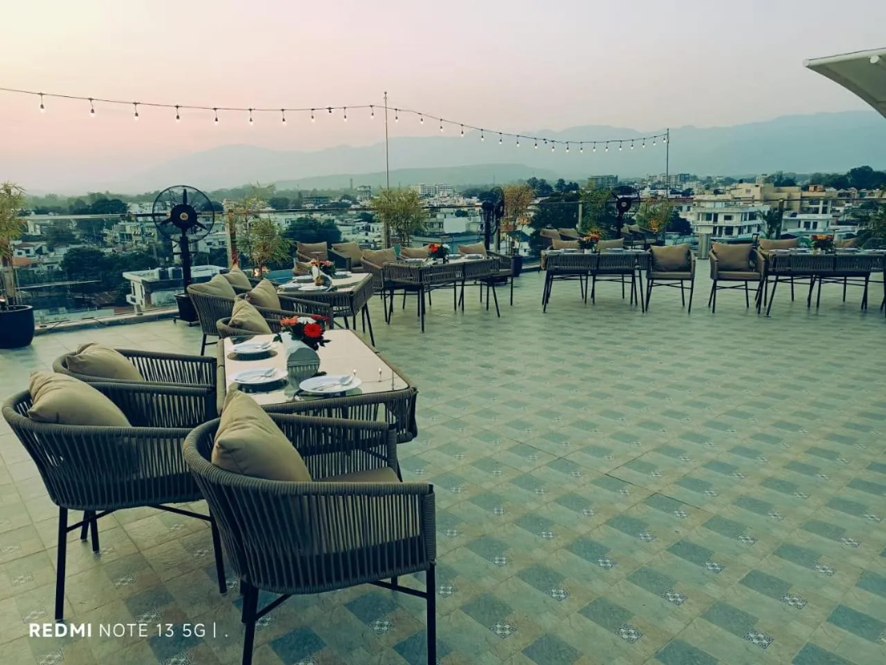 Restaurant/places to eat in Hotel Central Palace