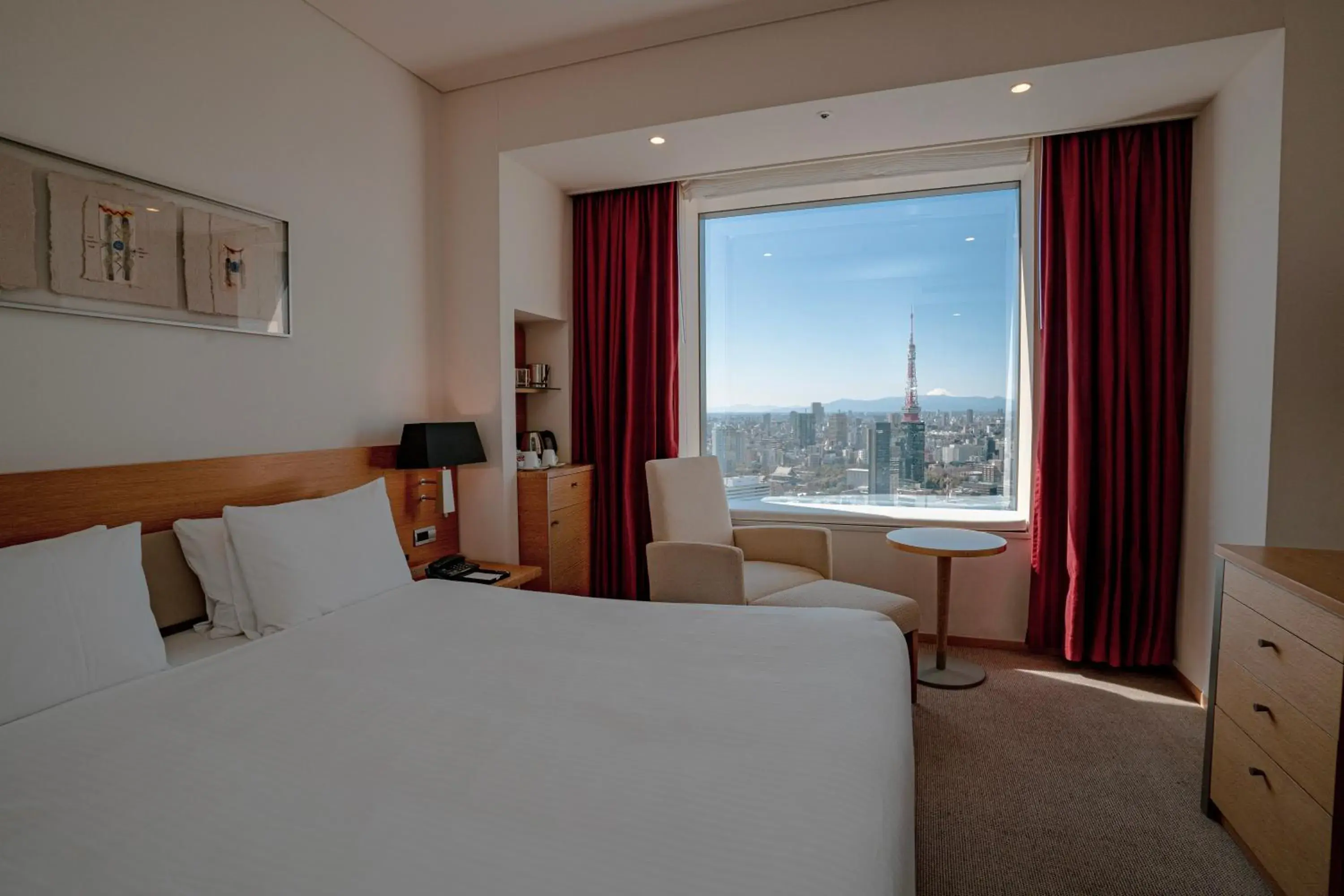 Queen Room Tokyo Tower Side - above 27th floor - Non Smoking in Park Hotel Tokyo Queen Room Tokyo Tower Side - above 27th floor - Non Smoking in Park Hotel Tokyo