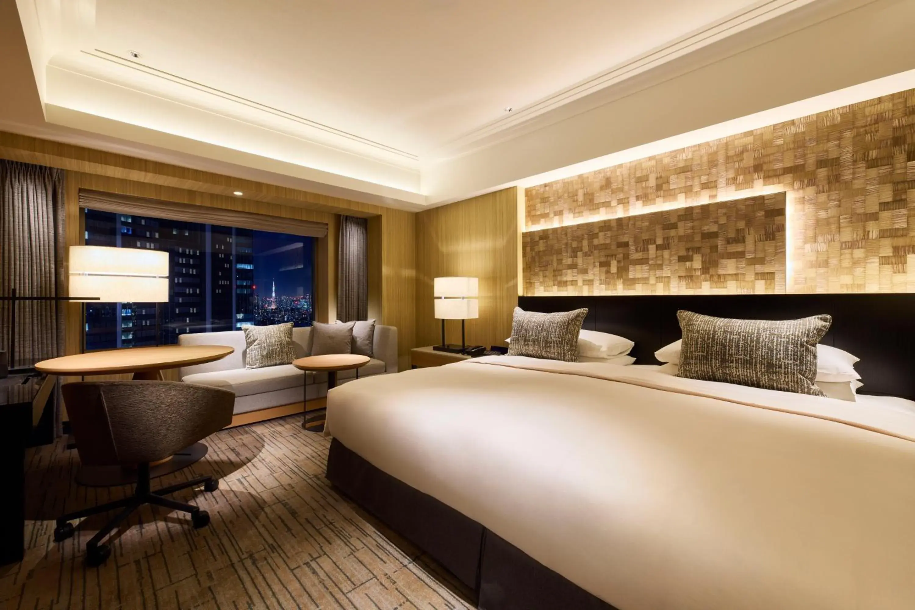 Deluxe King Room Cerulean Floor - Non-Smoking in Cerulean Tower Tokyu Hotel, A Pan Pacific Partner Hotel Deluxe King Room Cerulean Floor - Non-Smoking in Cerulean Tower Tokyu Hotel, A Pan Pacific Partner Hotel