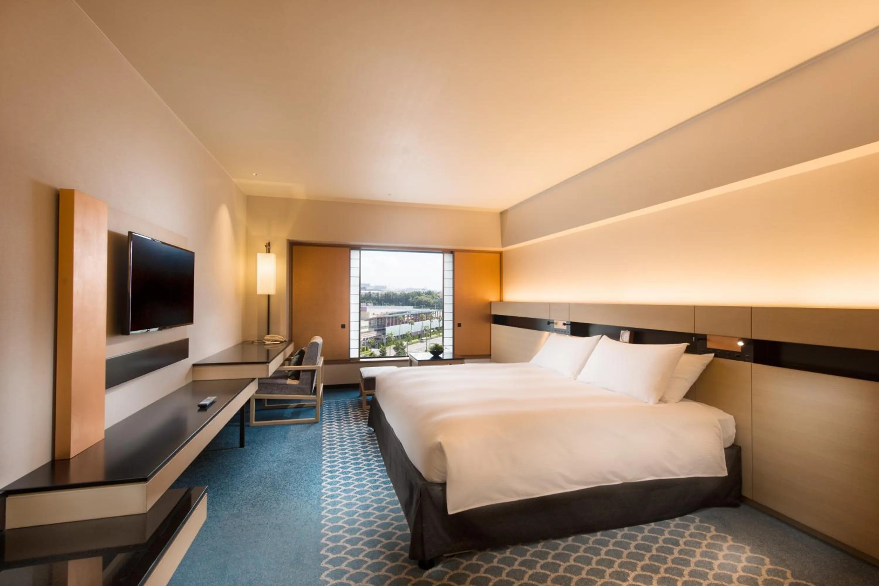 Photo of the whole room, Bed in Hilton Tokyo Bay