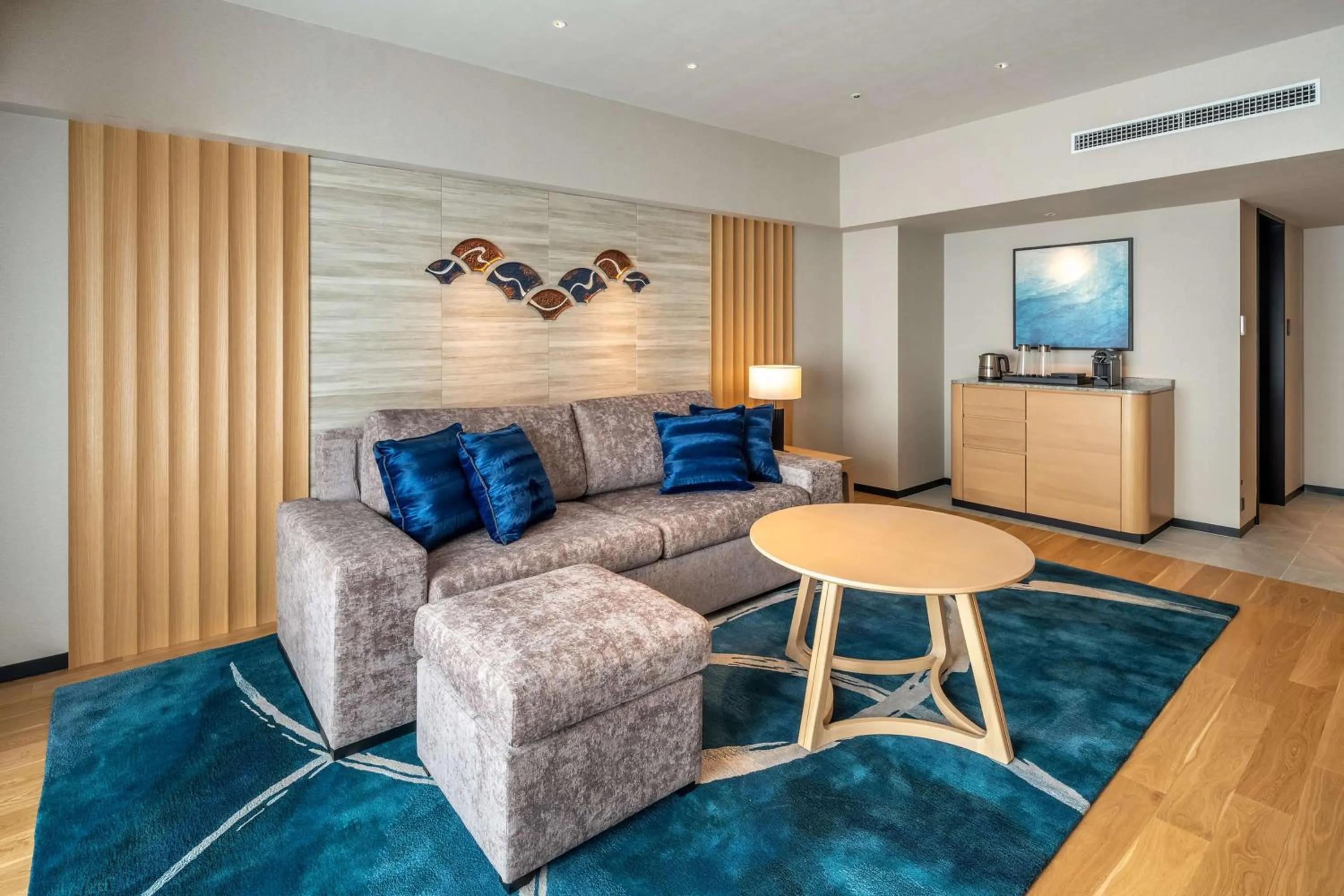 Living room in Hilton Tokyo Bay