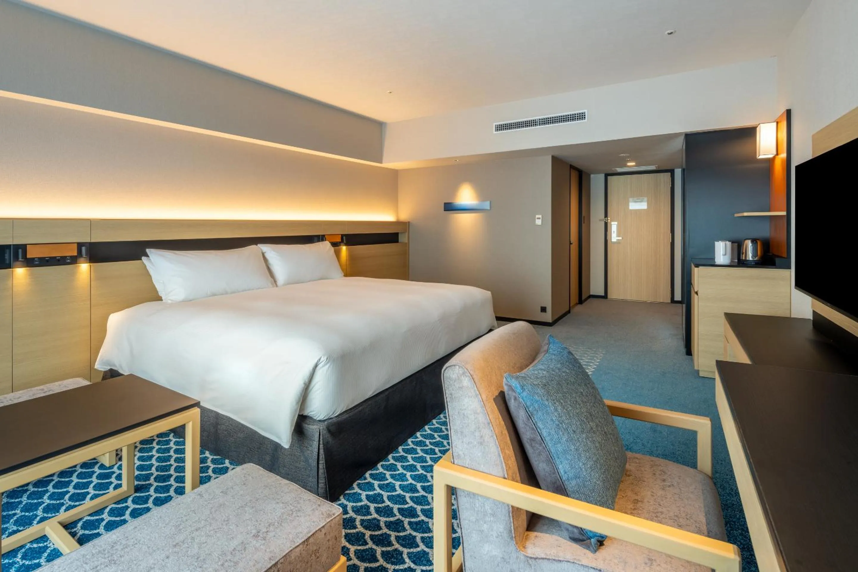 Photo of the whole room, Bed in Hilton Tokyo Bay