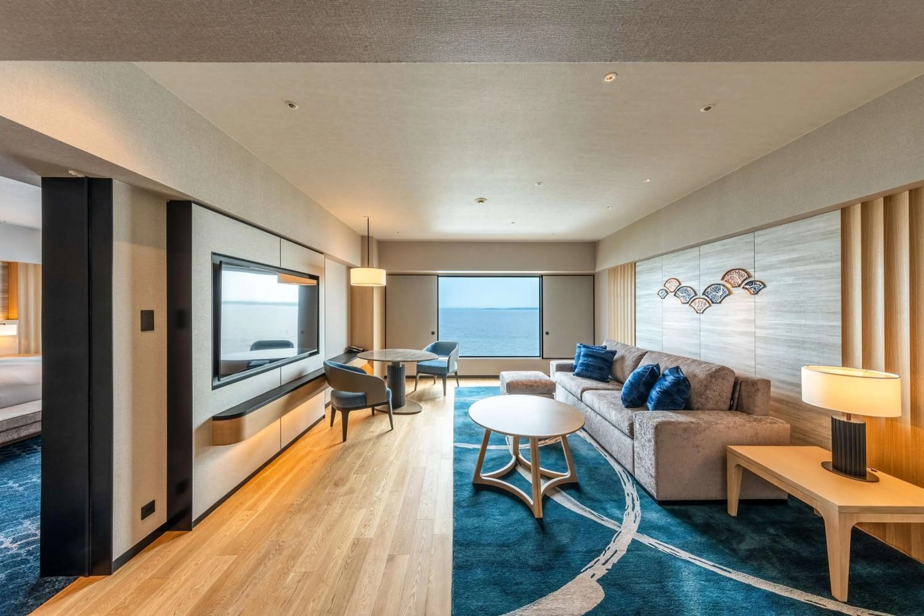 Living room, Bed in Hilton Tokyo Bay