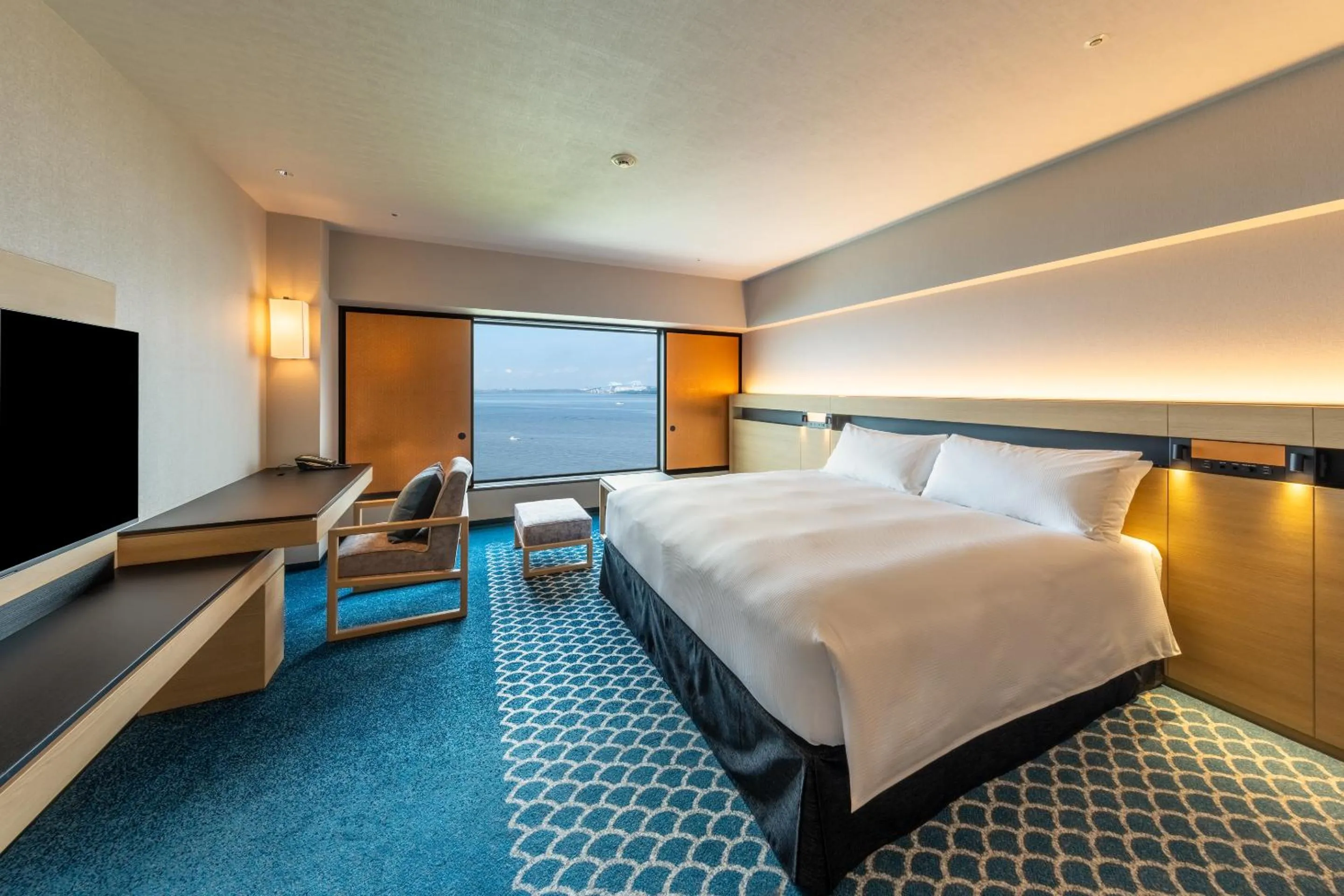 Photo of the whole room, Bed in Hilton Tokyo Bay