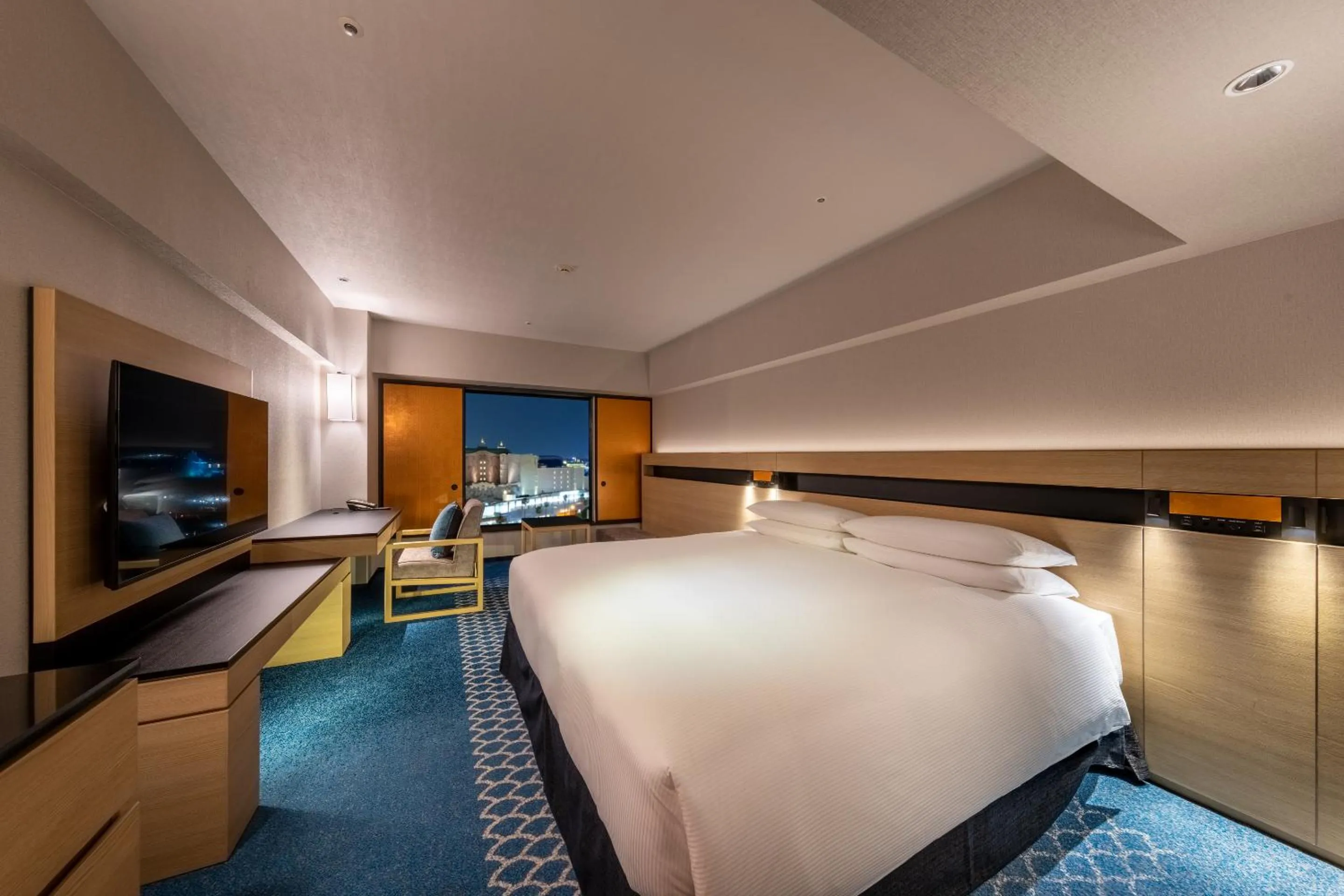 Bed in Hilton Tokyo Bay
