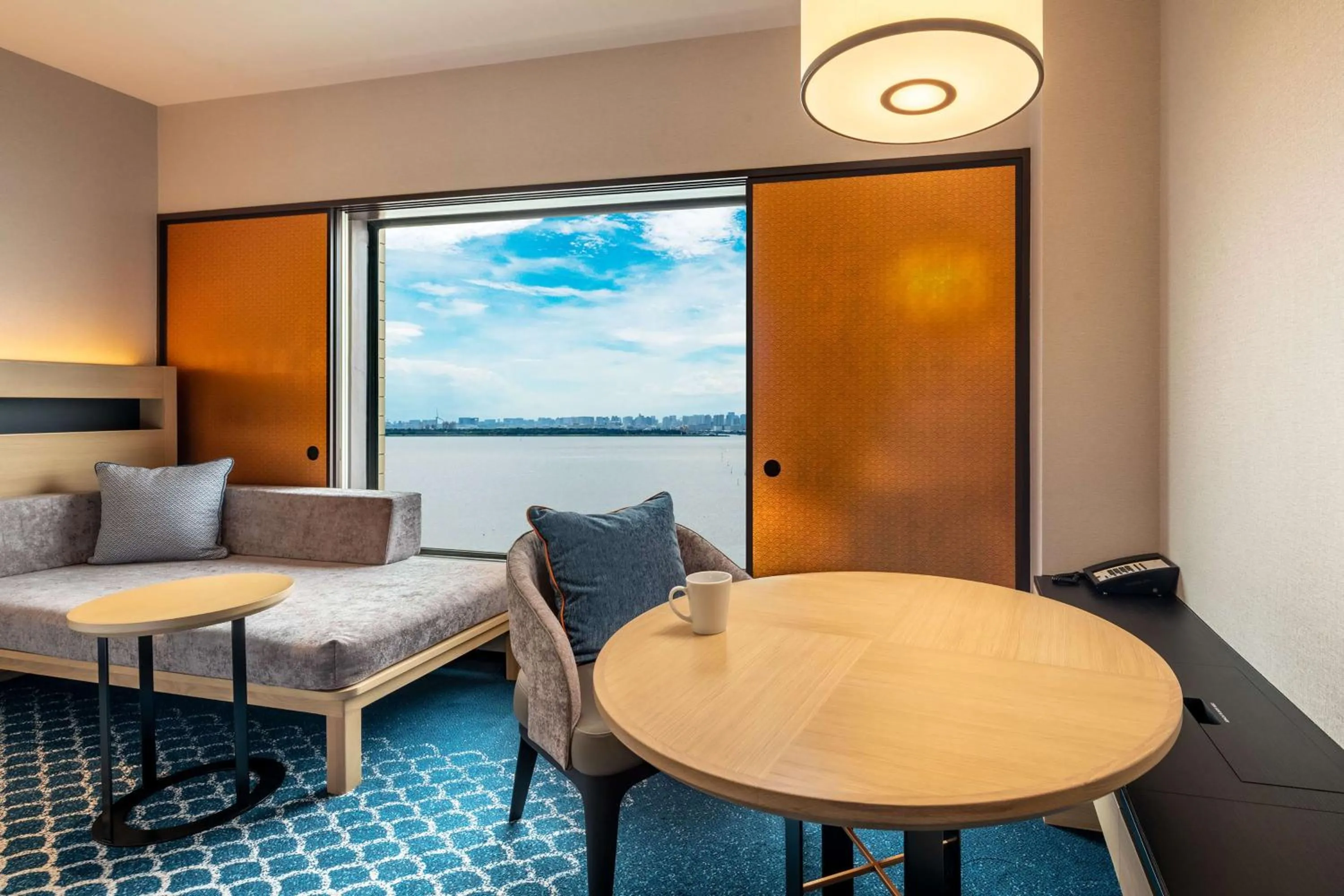 Living room, Bed in Hilton Tokyo Bay