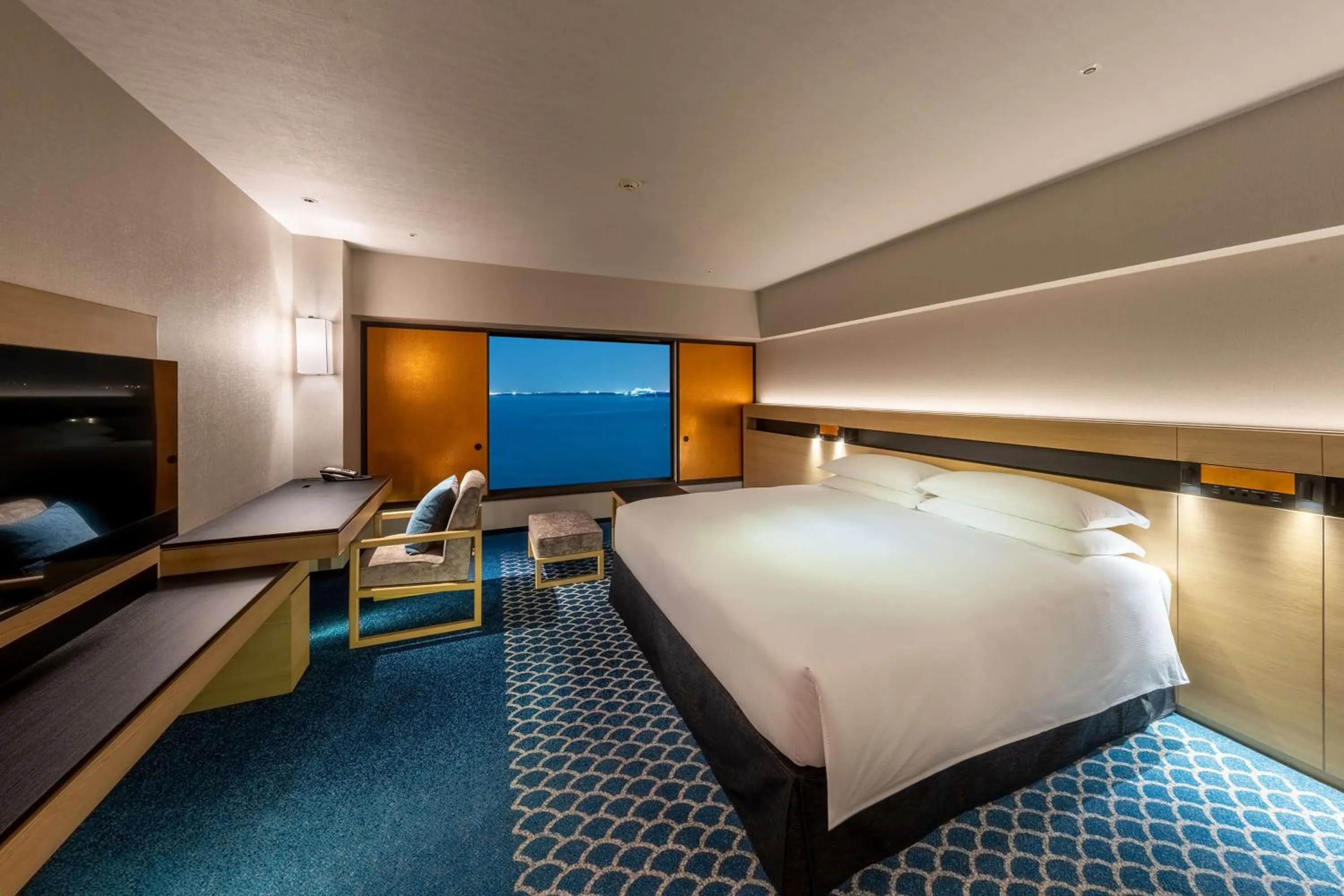Bedroom, Bed in Hilton Tokyo Bay