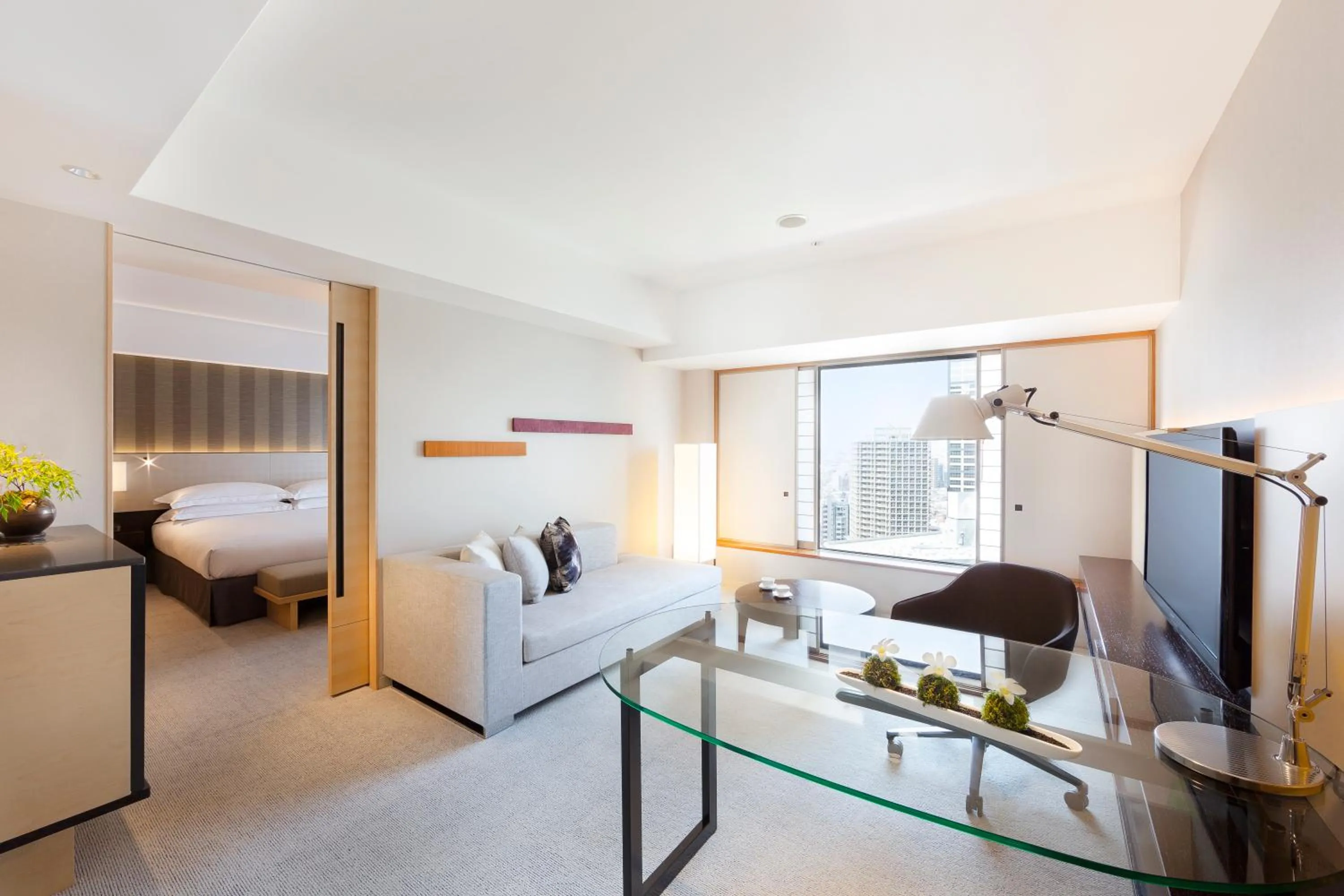 Living room, Bed in Hilton Tokyo Hotel