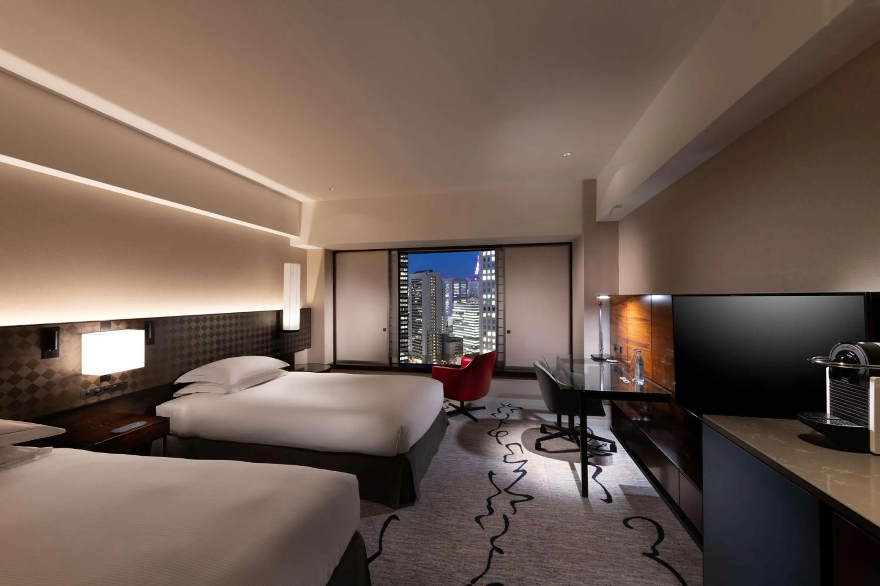 Bedroom, Bed in Hilton Tokyo Hotel