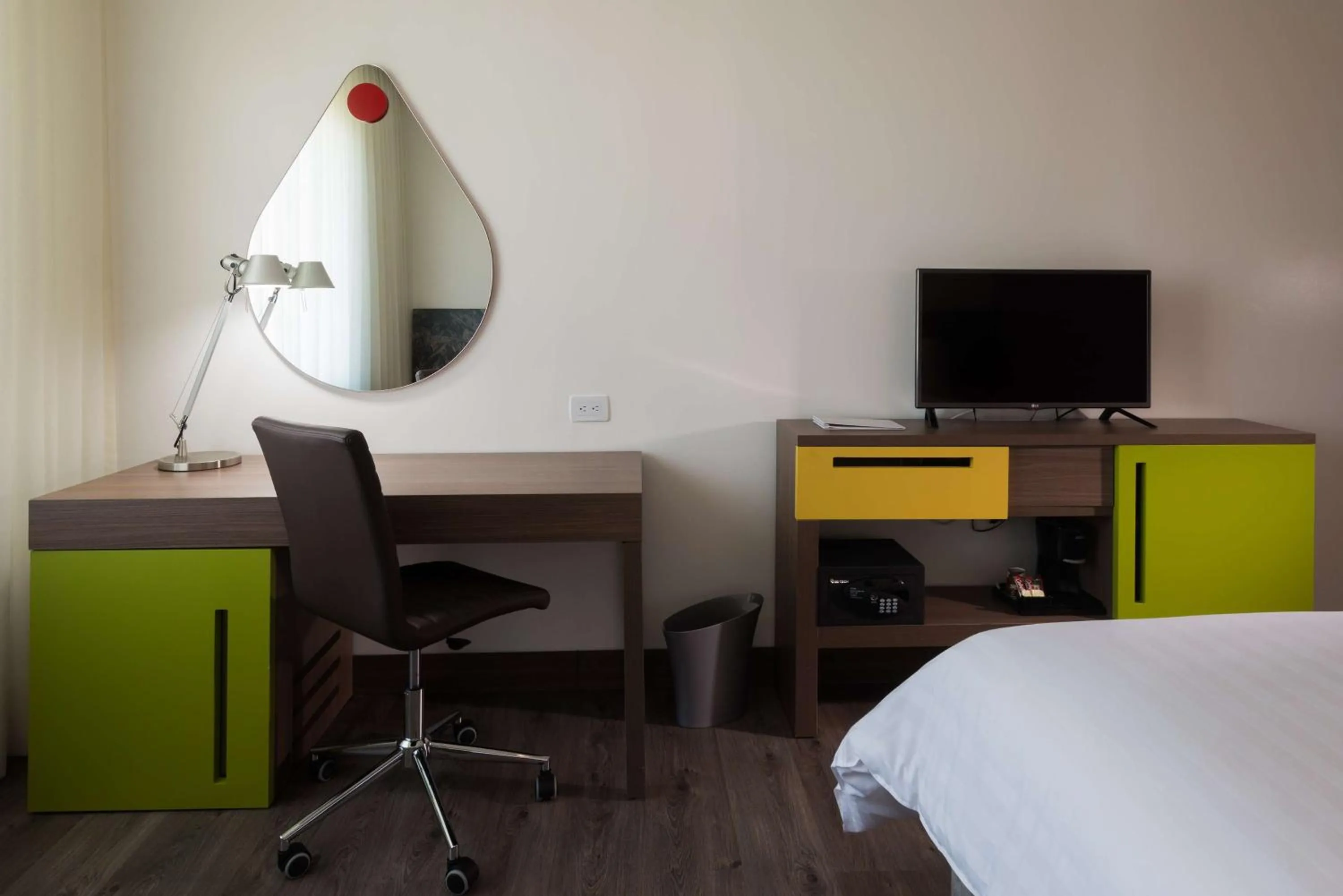 Bedroom, Bed in Hampton By Hilton Bucaramanga