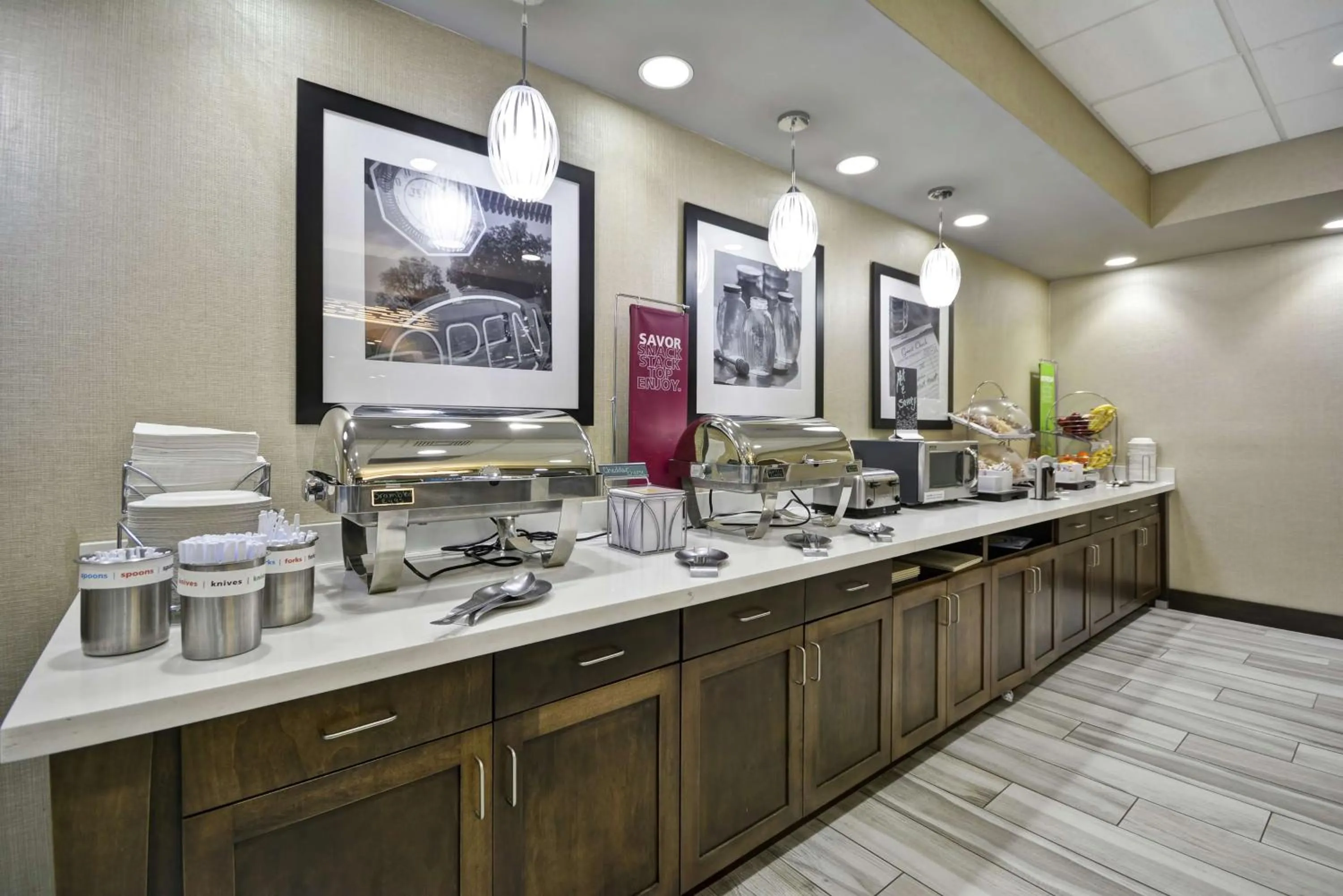 Buffet breakfast in Hampton Inn Blue Ash/Cincinnati, OH