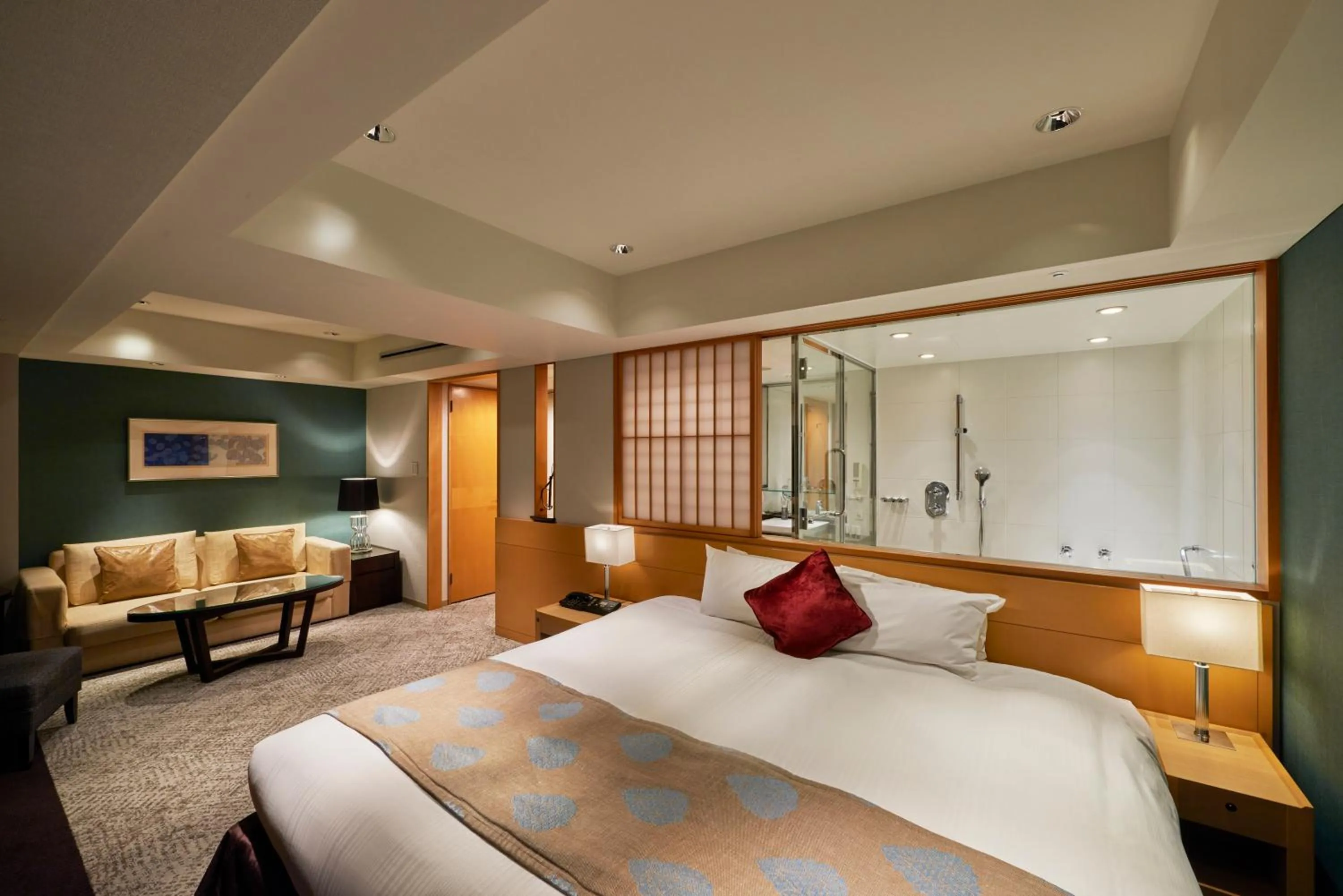 Photo of the whole room, Bed in Hotel New Otani Tokyo The Main