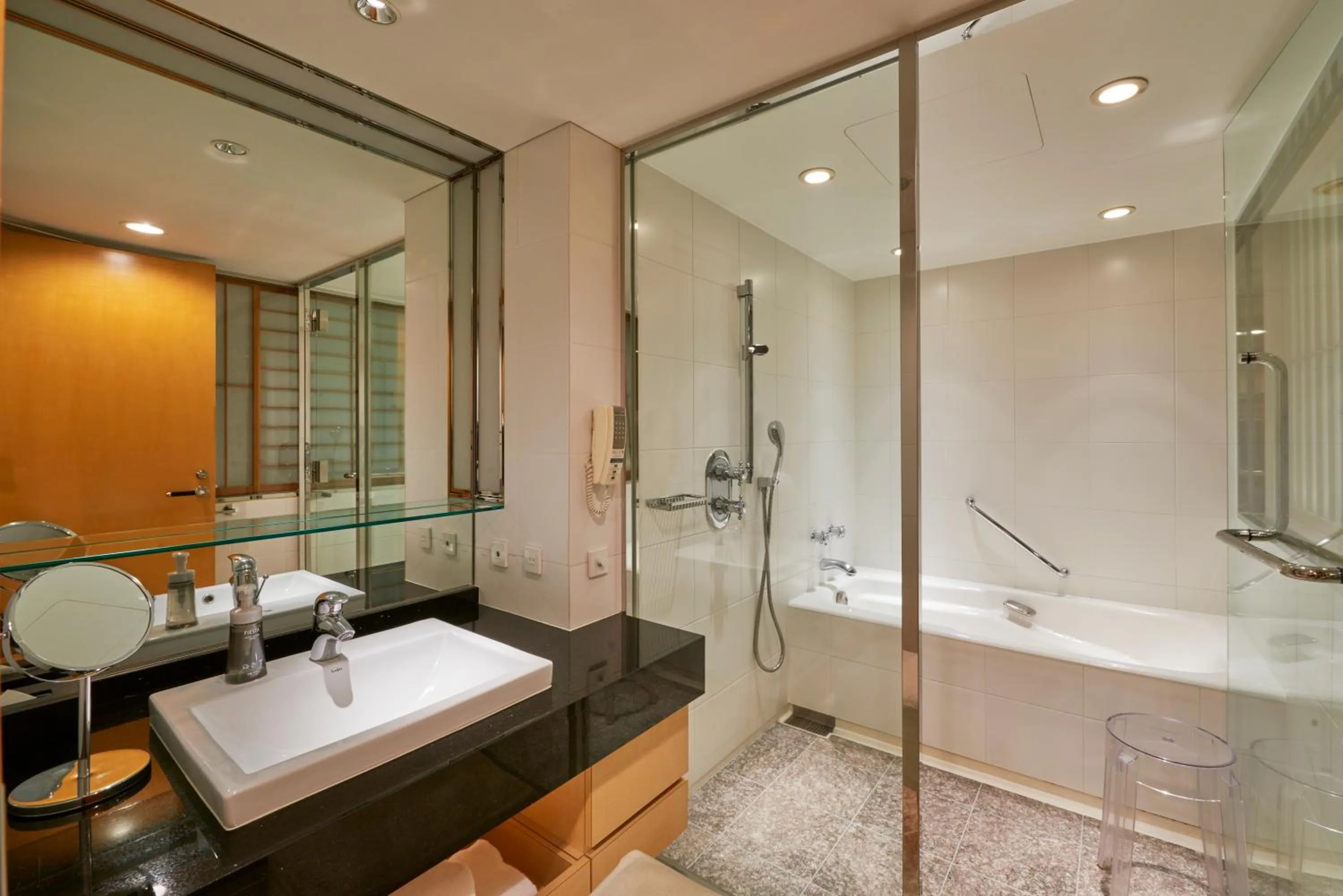 Bathroom in Hotel New Otani Tokyo The Main