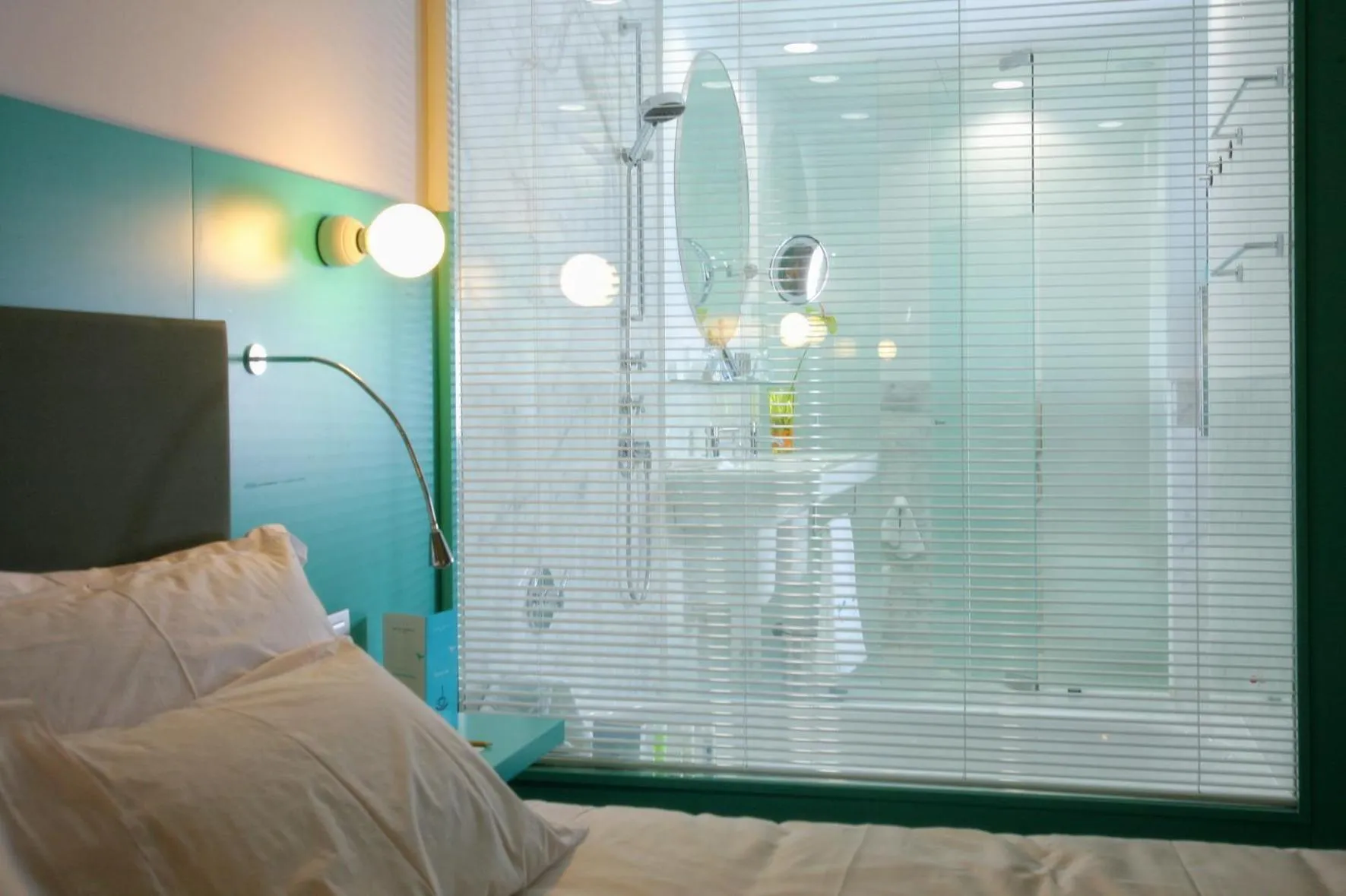 Bathroom, Bed in Hotel Hiberus