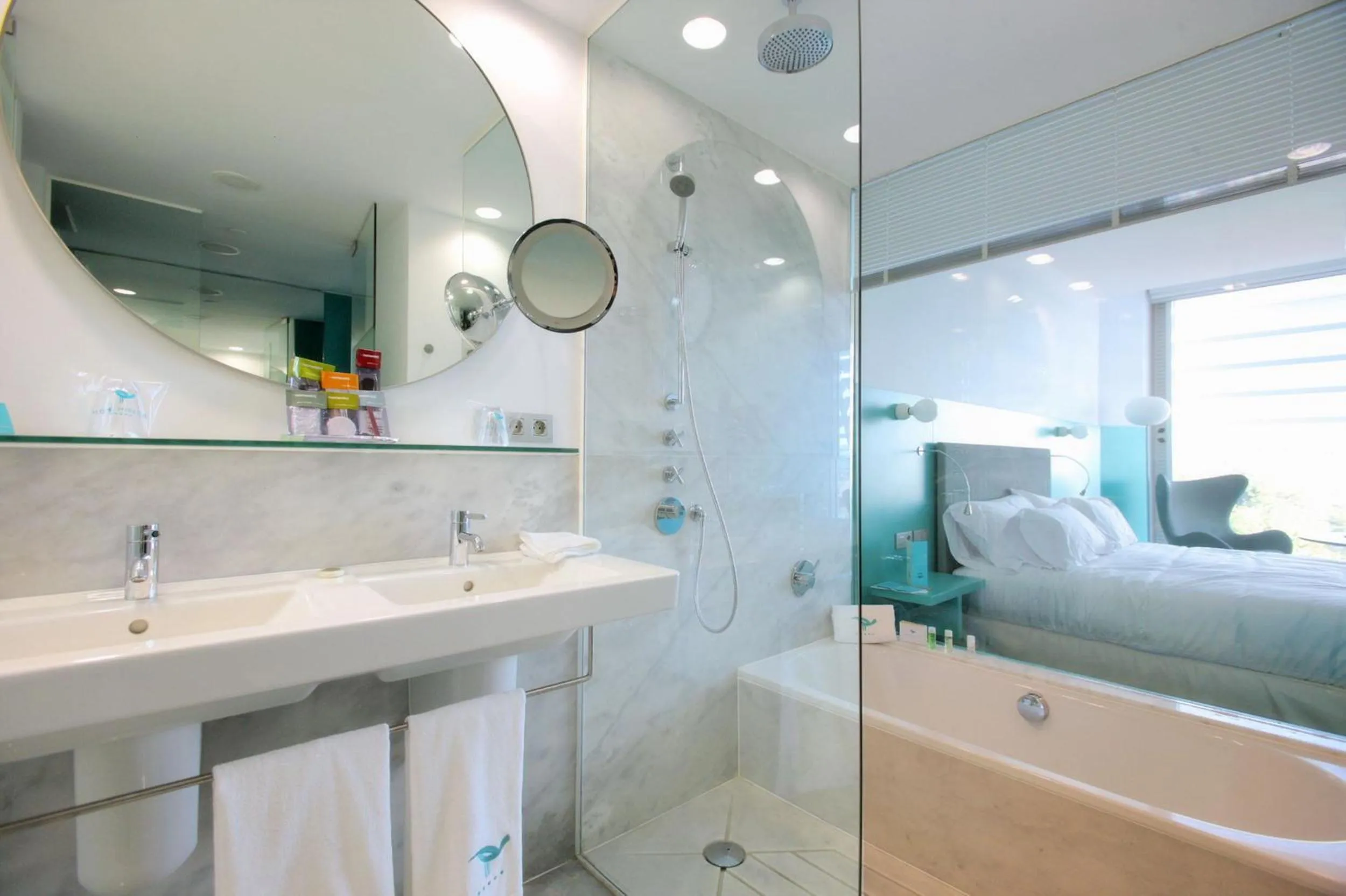 Shower in Hotel Hiberus