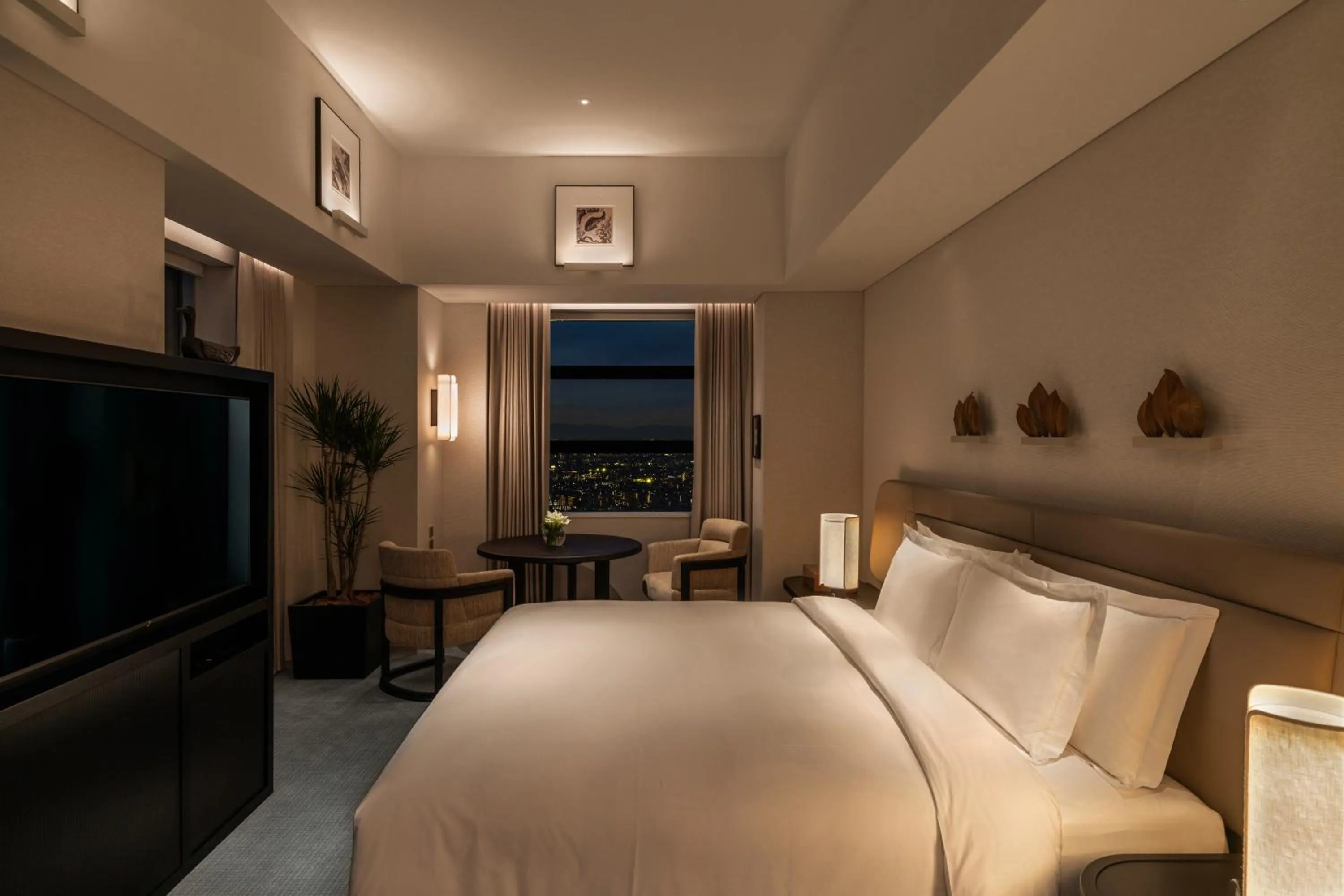 Photo of the whole room, Bed in Park Hyatt Tokyo