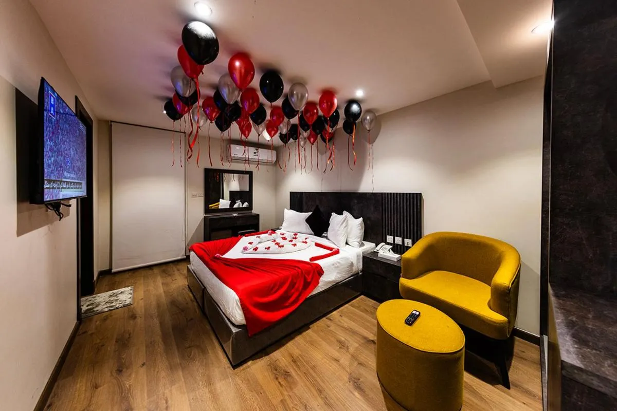 TV and multimedia, Bed in Aliah Towlan Palace